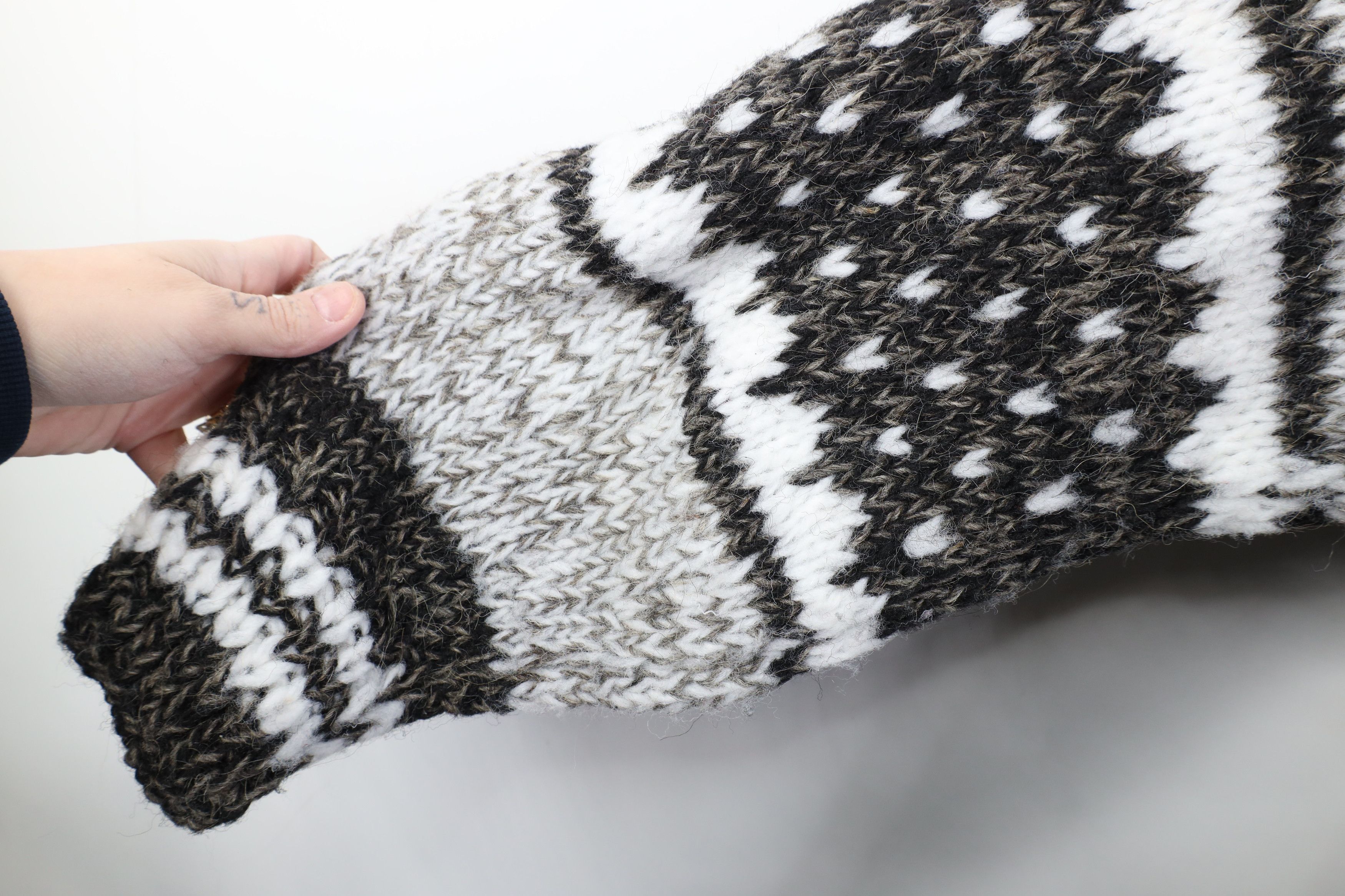 Vintage Vintage 70s Streetwear Hand Crochet Fair Isle Shawl Sweater Size US M / EU 48-50 / 2 - 7 Thumbnail