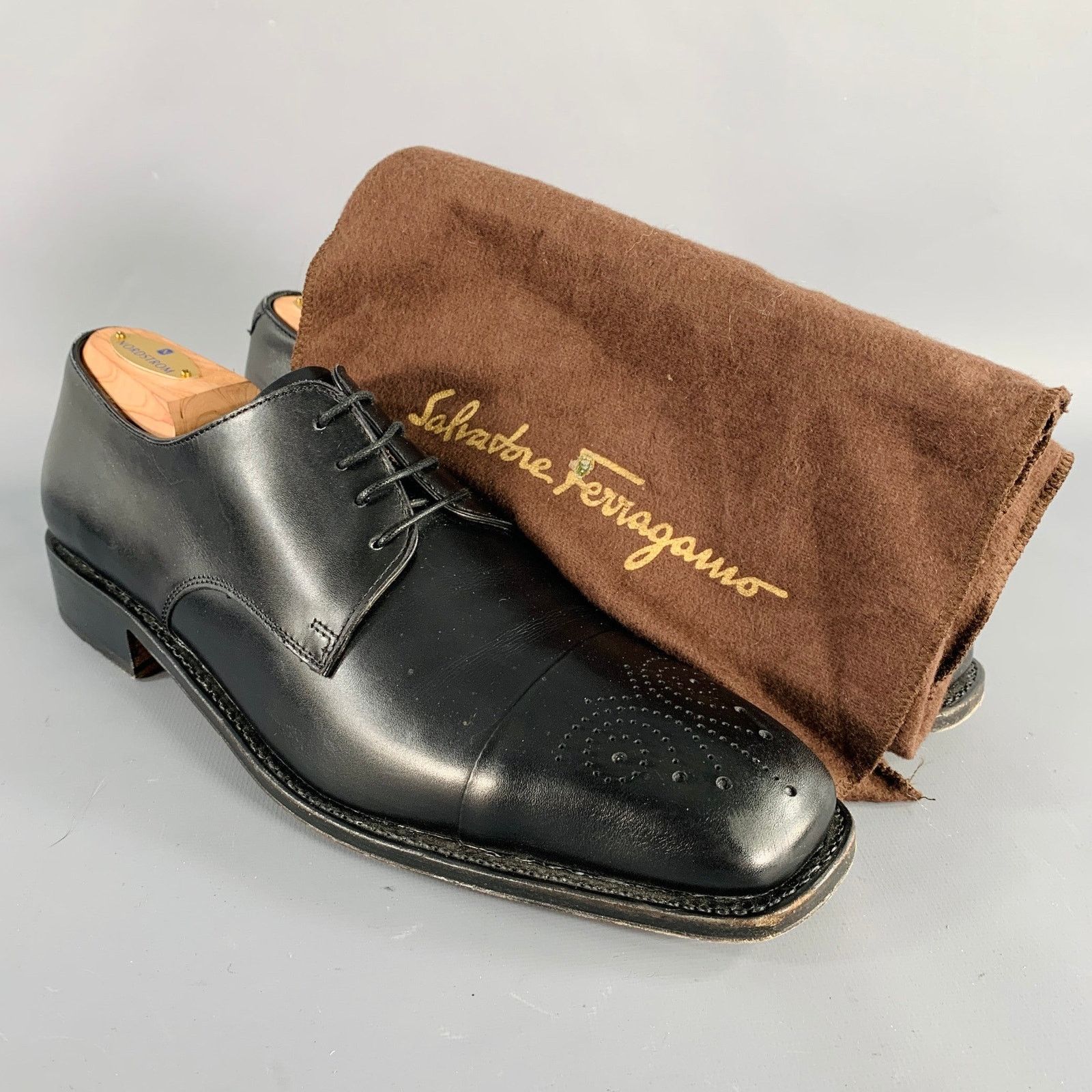 Salvatore Ferragamo Size 8.5 Black Leather Perforated Lace-Up Shoes Size US 8.5 / EU 41-42 - 10 Thumbnail