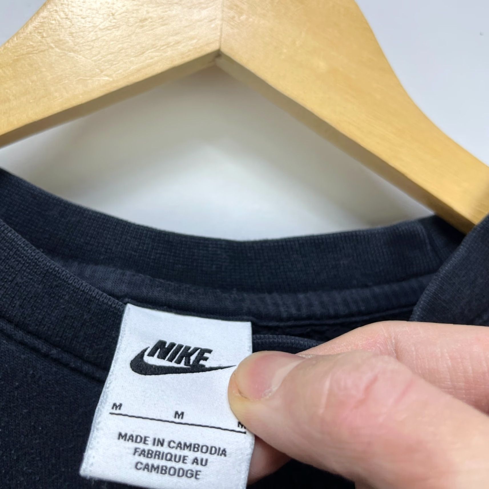 Nike Nike Sweatshirt Swoosh Embroidered Faded Pullover Large Mens Black Size US L / EU 52-54 / 3 - 4 Thumbnail