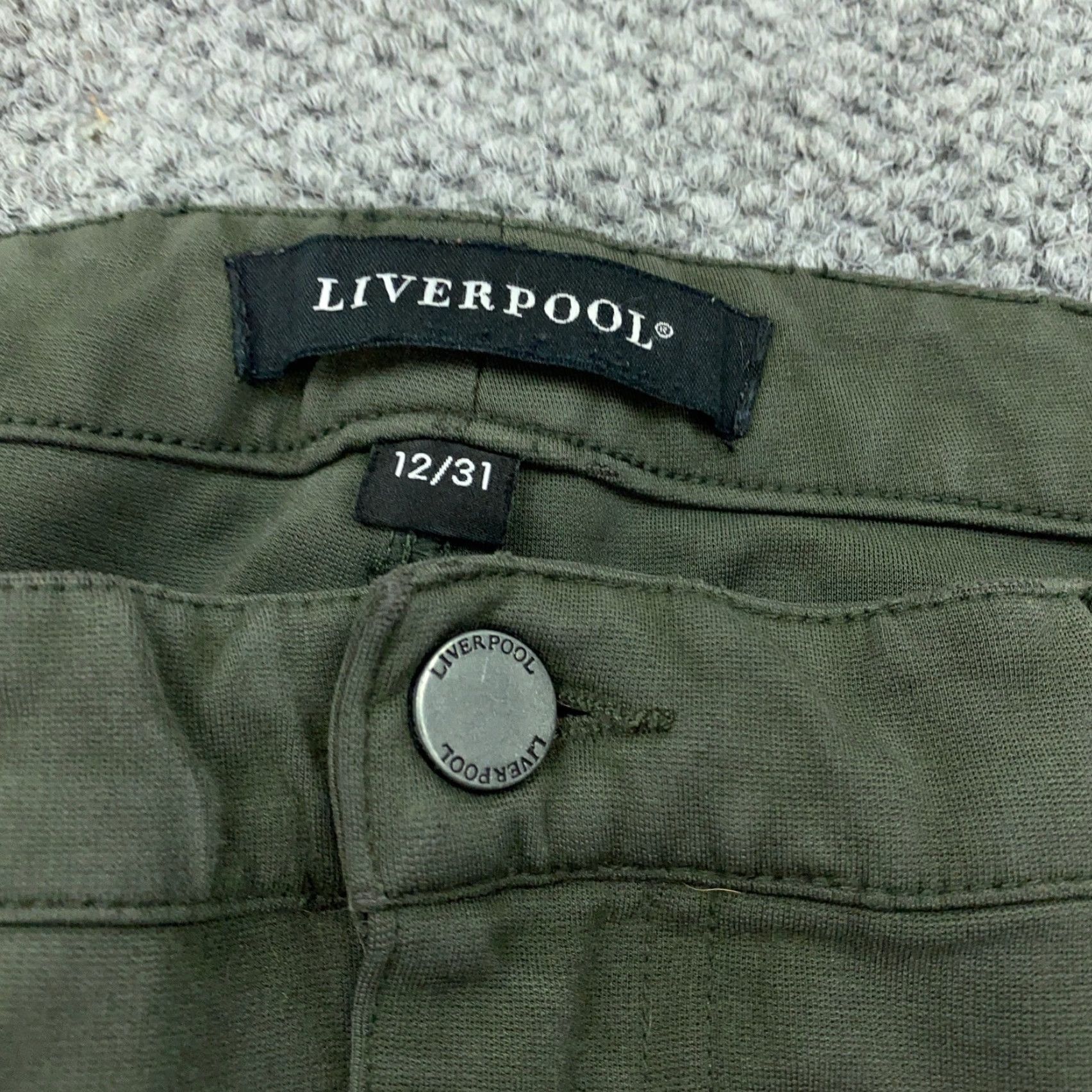 Vintage Liverpool Pants Women Size 12 Green Mid Rise Stretch Business Casual Ankle Zip Pockets Liverpool Women’s Pants 12 Green Stretch Office Workwear Size 34" / US 12 / IT 48 - 5 Thumbnail