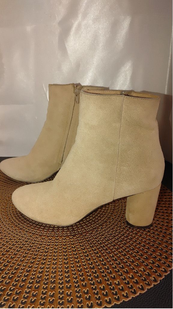 Banana Republic Banana Republic Suede Booties Size 7 Size US 7 / IT 37 - 4 Thumbnail