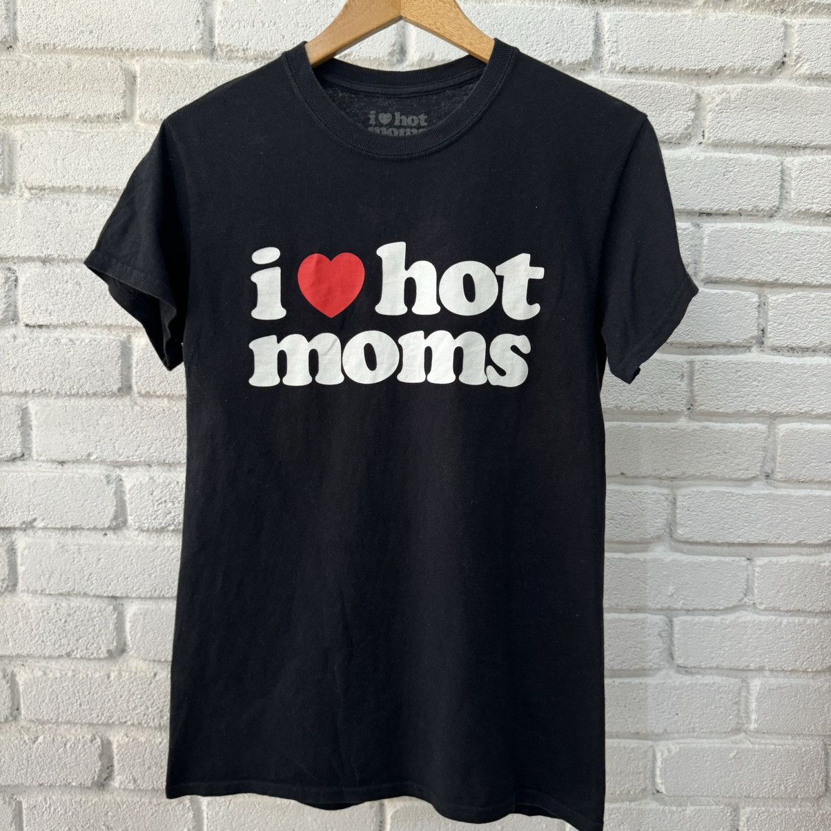 I Love Hot Moms Tee