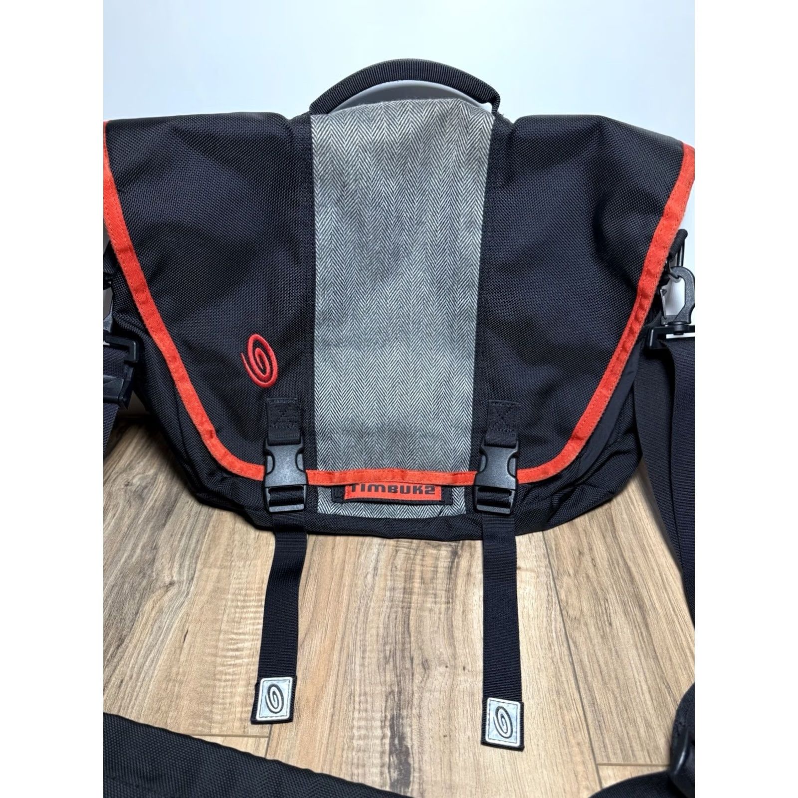 Vintage Timbuk2 Commute Black Red Nylon Messenger Bag Crossbody Laptop Case 17”x12” Mens Womens Unisex Adults Small Bag Size ONE SIZE - 3 Thumbnail