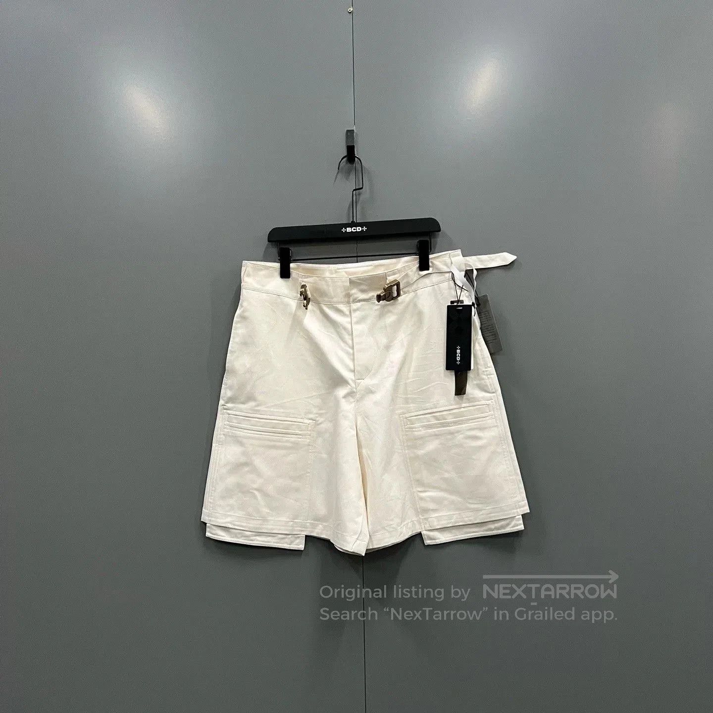 Dior dior beige cargo shorts with buckle detail. Size US 44 / EU 60 - 1 Thumbnail