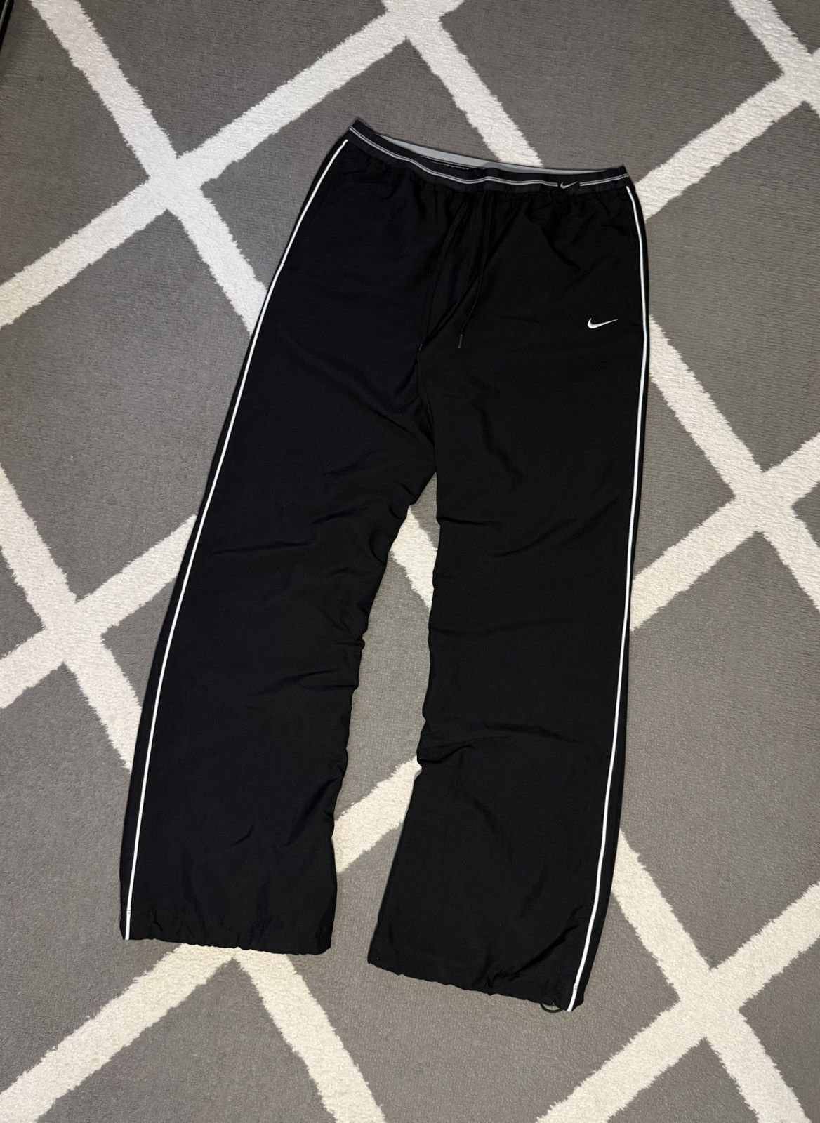 Nike Vintage 00’s Nike Swoosh Women’s Parachute Track Pants Size 26" / US 2 / IT 38 - 4 Thumbnail
