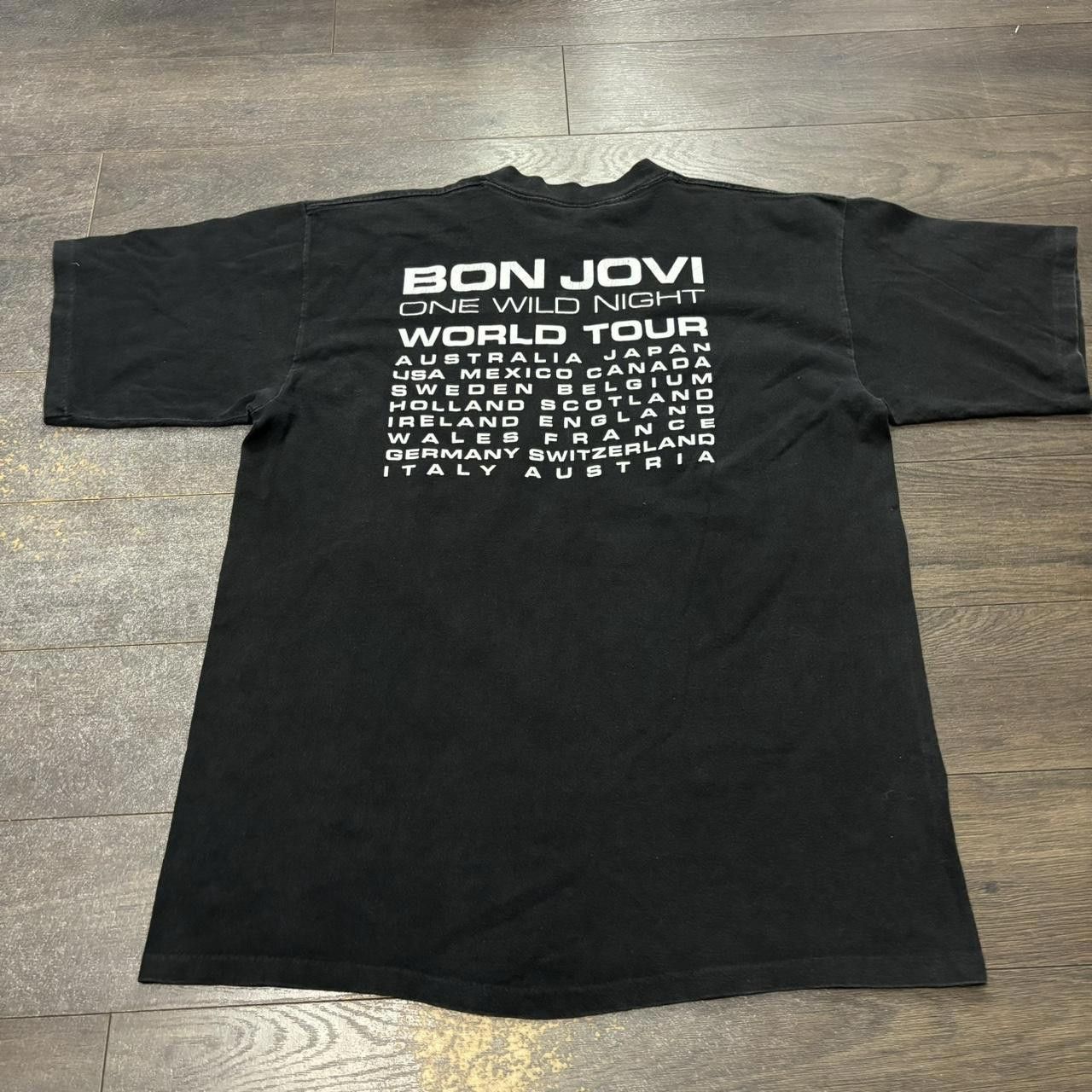Designer vintage bon jovi one wild night tour t shirt 2001 L Size US L / EU 52-54 / 3 - 5 Thumbnail