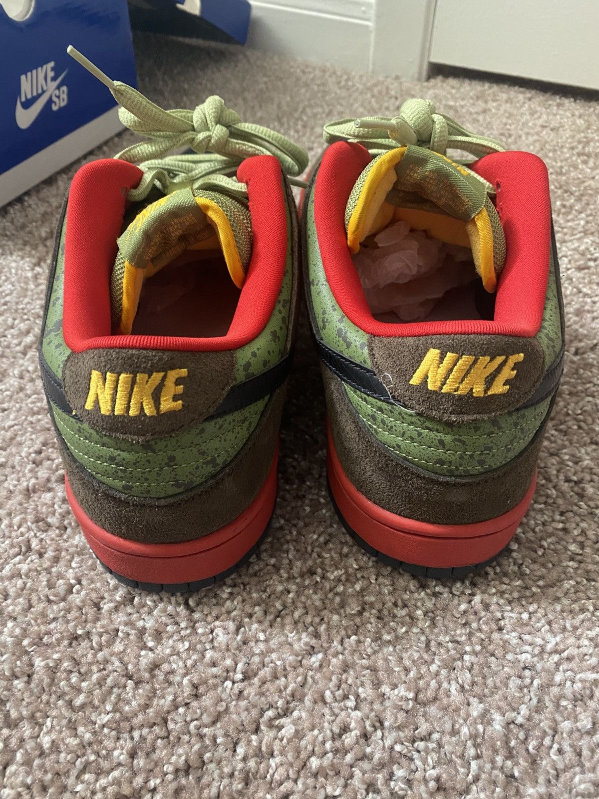 Nike Nike sb dunk low asparagus Size US 13 / EU 46 - 8 Thumbnail