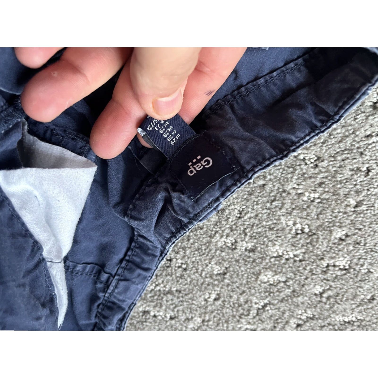 Gap VINTAGE Gap Shorts Mens 29 Navy Blue Flat Front Relaxed Fit Cotton Chino 90s Preppy Mens Size US 29 - 3 Thumbnail