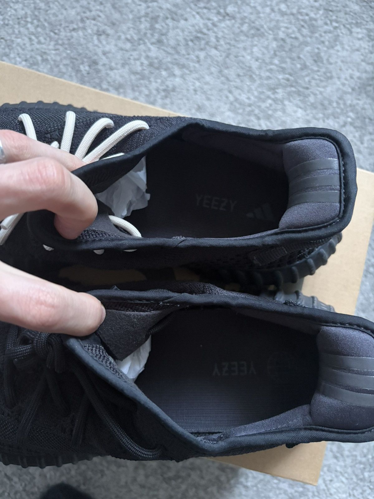Adidas Yeezy boost 350v2 onyx Size US 11 / EU 44 - 4 Thumbnail