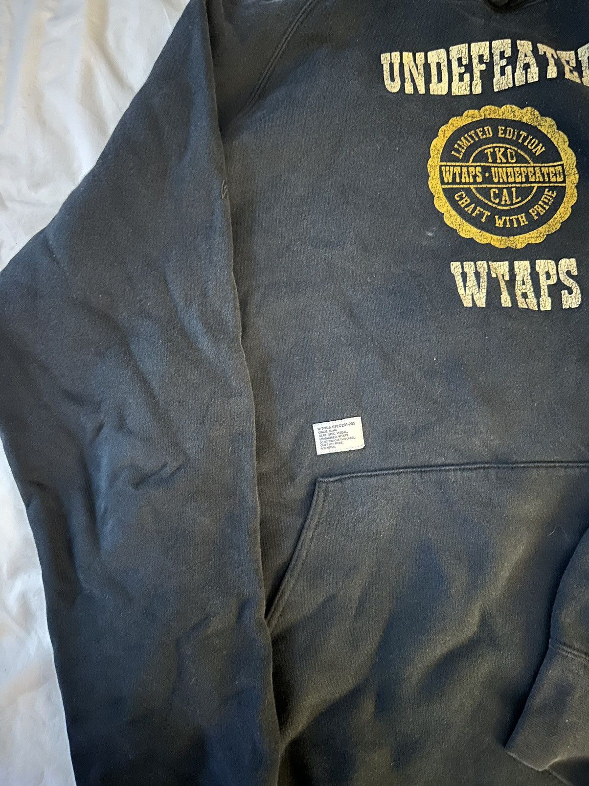 Undefeated × Wtaps Undefeated x Wtaps Vintage Black Hoodie Size US L / EU 52-54 / 3 - 4 Thumbnail