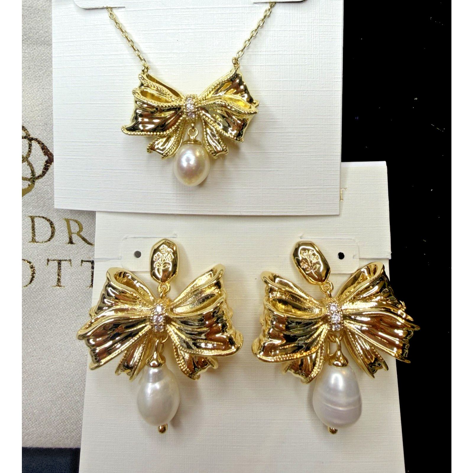Kendra Scott Kendra Scott x Love Shack Fancy Bow Necklace Earrings Set Size ONE SIZE - 1 Thumbnail