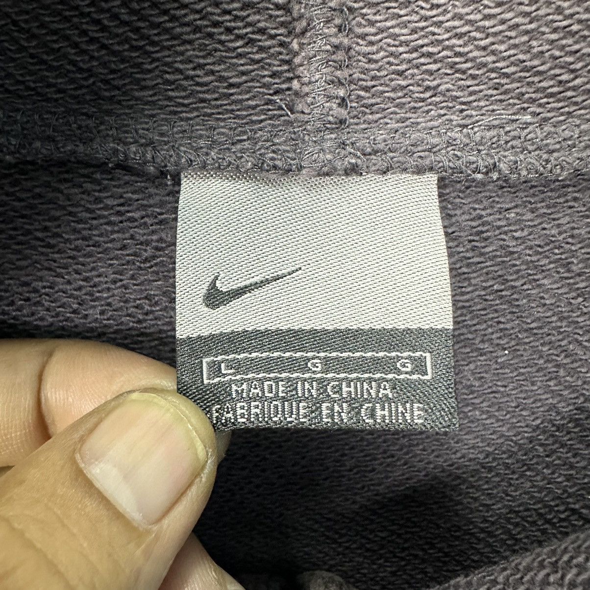 Nike Vintage Nike International Sportswear Center Logo Z147 Size US L / EU 52-54 / 3 - 8 Thumbnail