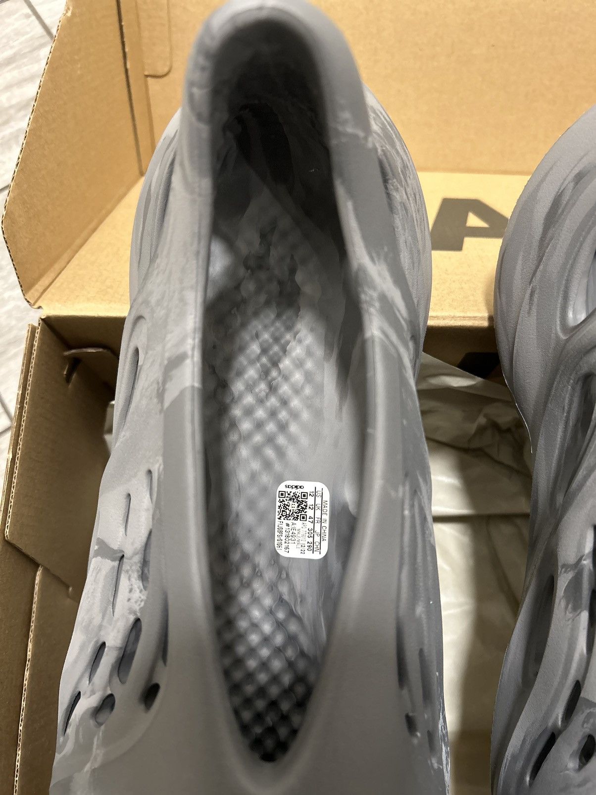 Yeezy yeezy foam rnr Size US 12 / EU 45 - 4 Thumbnail