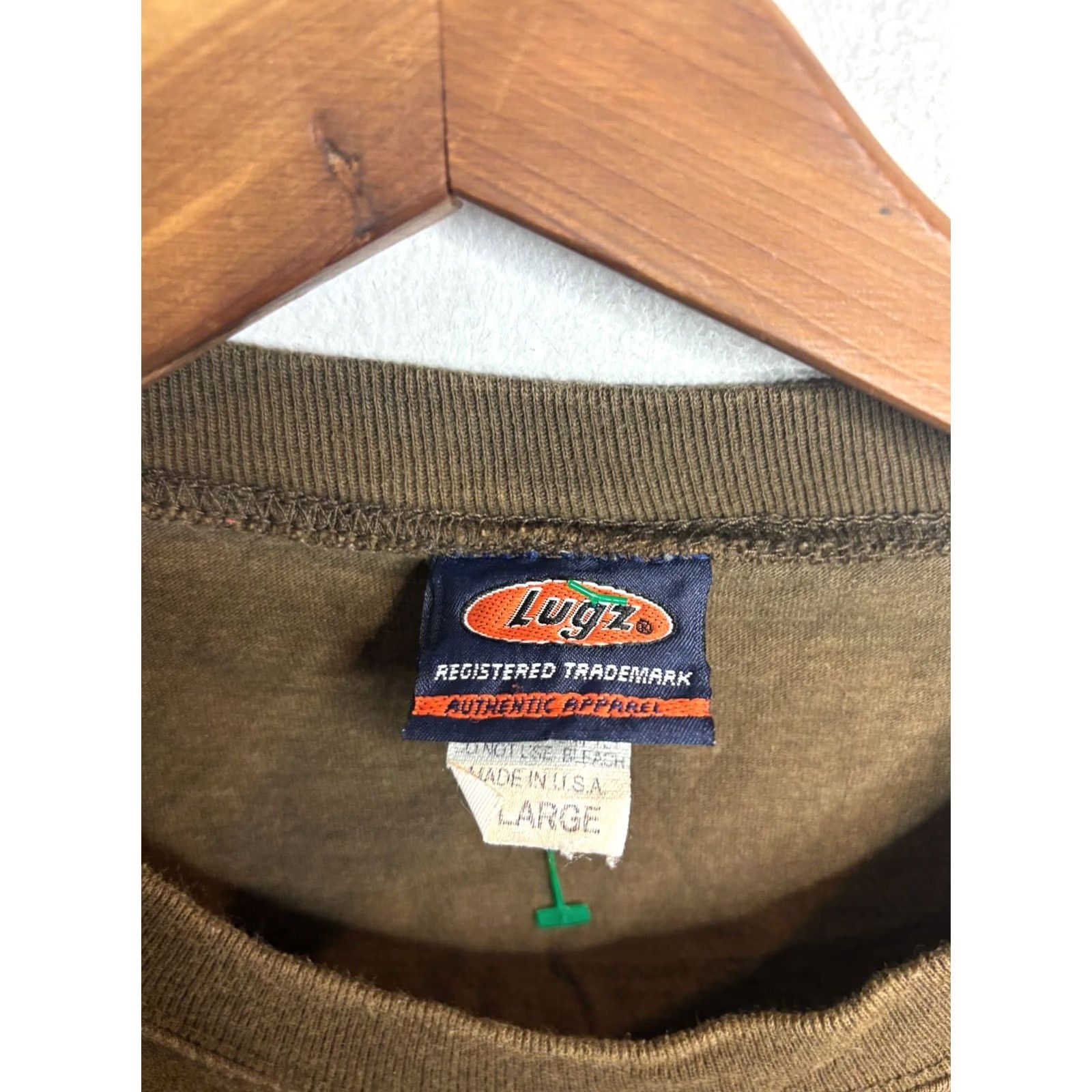 Lugz VINTAGE Lugz T-Shirt Mens XL Brown Hip Hop Logo 90s 5070 Jeans Style Patch Classic Cotton Crew Neck Short Sleeve Size US 36 / EU 52 - 4 Thumbnail
