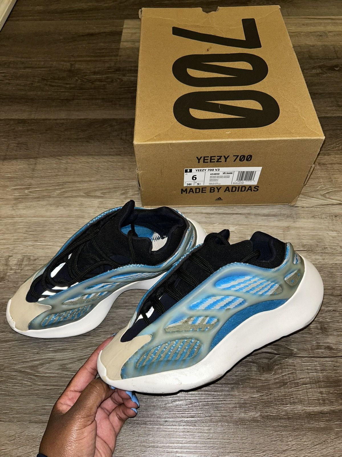 Yeezy Yeezy 700 V3 Size US 6 / EU 39 - 4 Thumbnail