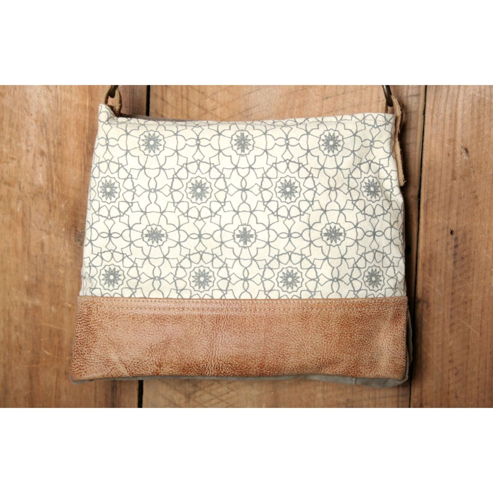 Vintage VINTAGE Myra Upcycled Canvas & Leather Adjustable Strap Shoulder or Crossbody Bag Size ONE SIZE - 3 Thumbnail