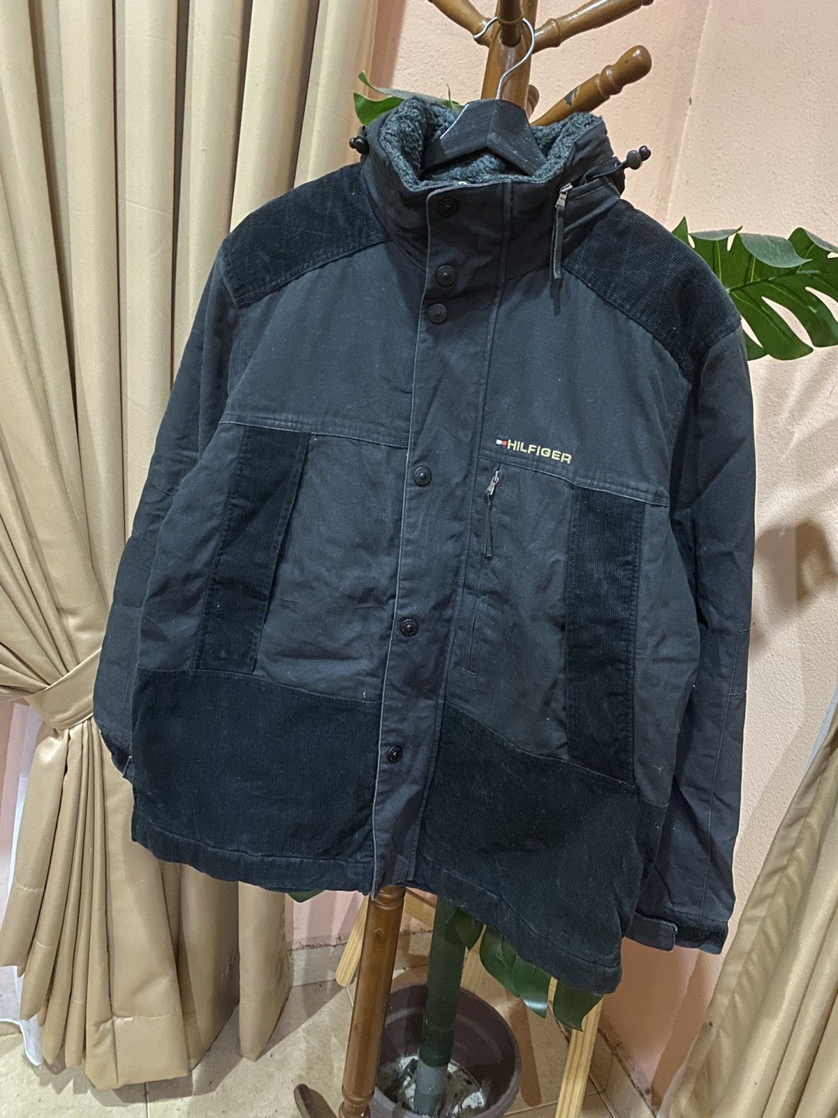 Tommy Hilfiger Vintage Tommy Hilfiger Black Corduroy Panel Winter Jacket Size US M / EU 48-50 / 2 - 2 Thumbnail