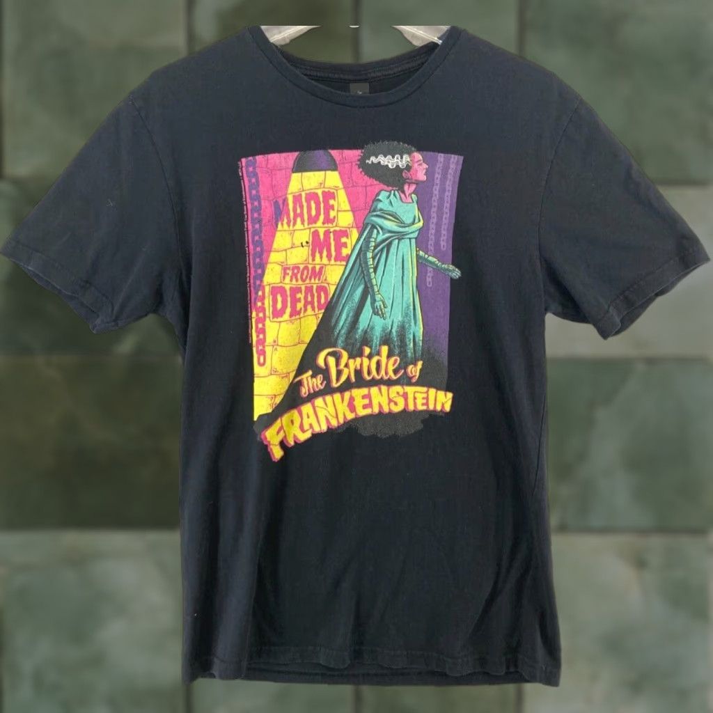 Gildan The Bride of Frankenstein Mens TShirt Medium Black Made Me From Dead Size US M / EU 48-50 / 2 - 1 Thumbnail