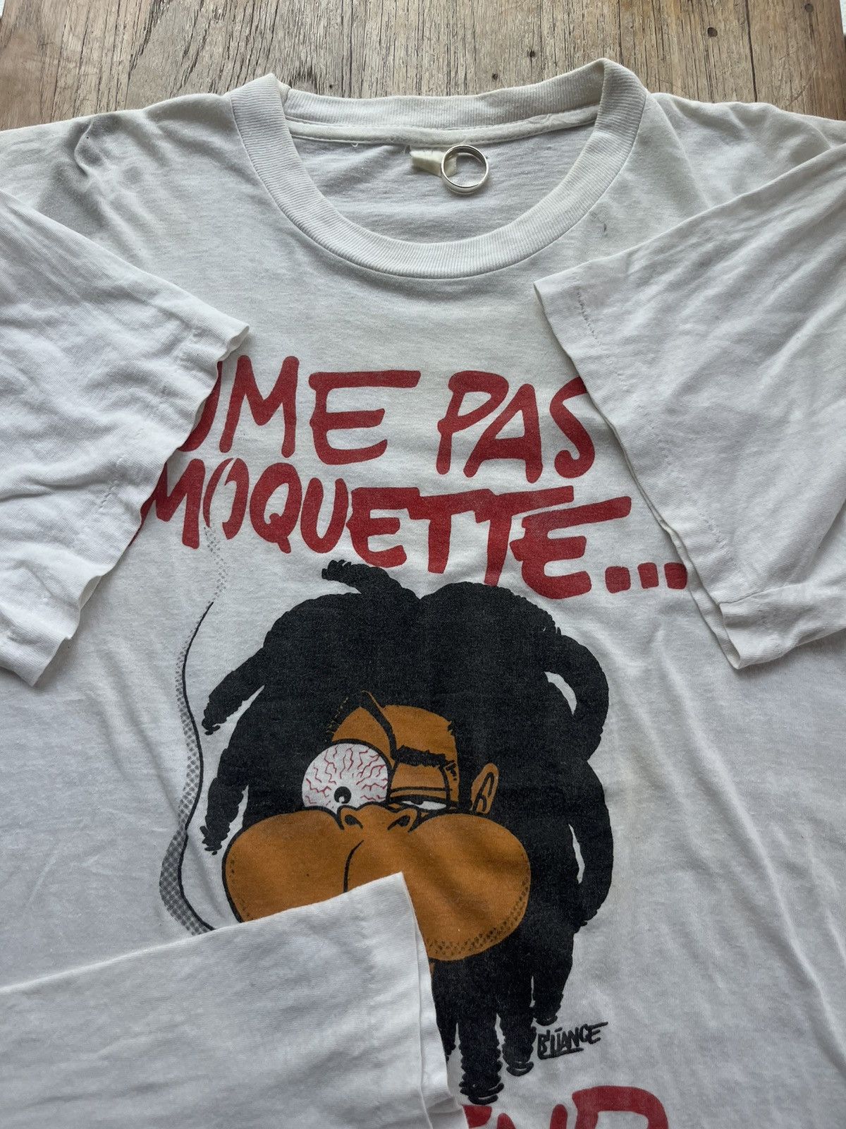 Vintage Vintage Fume Pas La Moquette… Ca Rend Malade !! 90’s T-shirt Size US XL / EU 56 / 4 - 7 Thumbnail