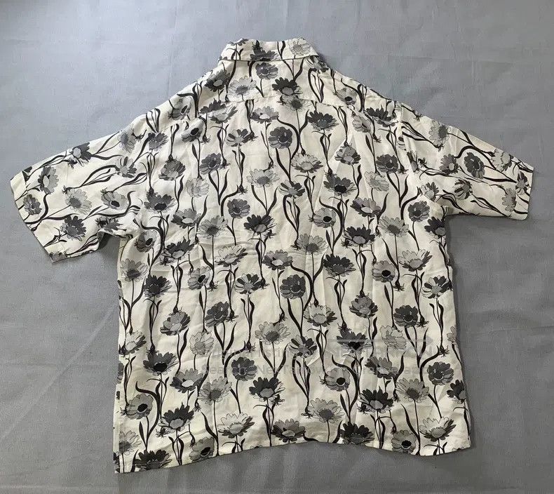 Fendi Fendi size 39 Runway silk shirt with floral print Size US L / EU 52-54 / 3 - 2 Thumbnail