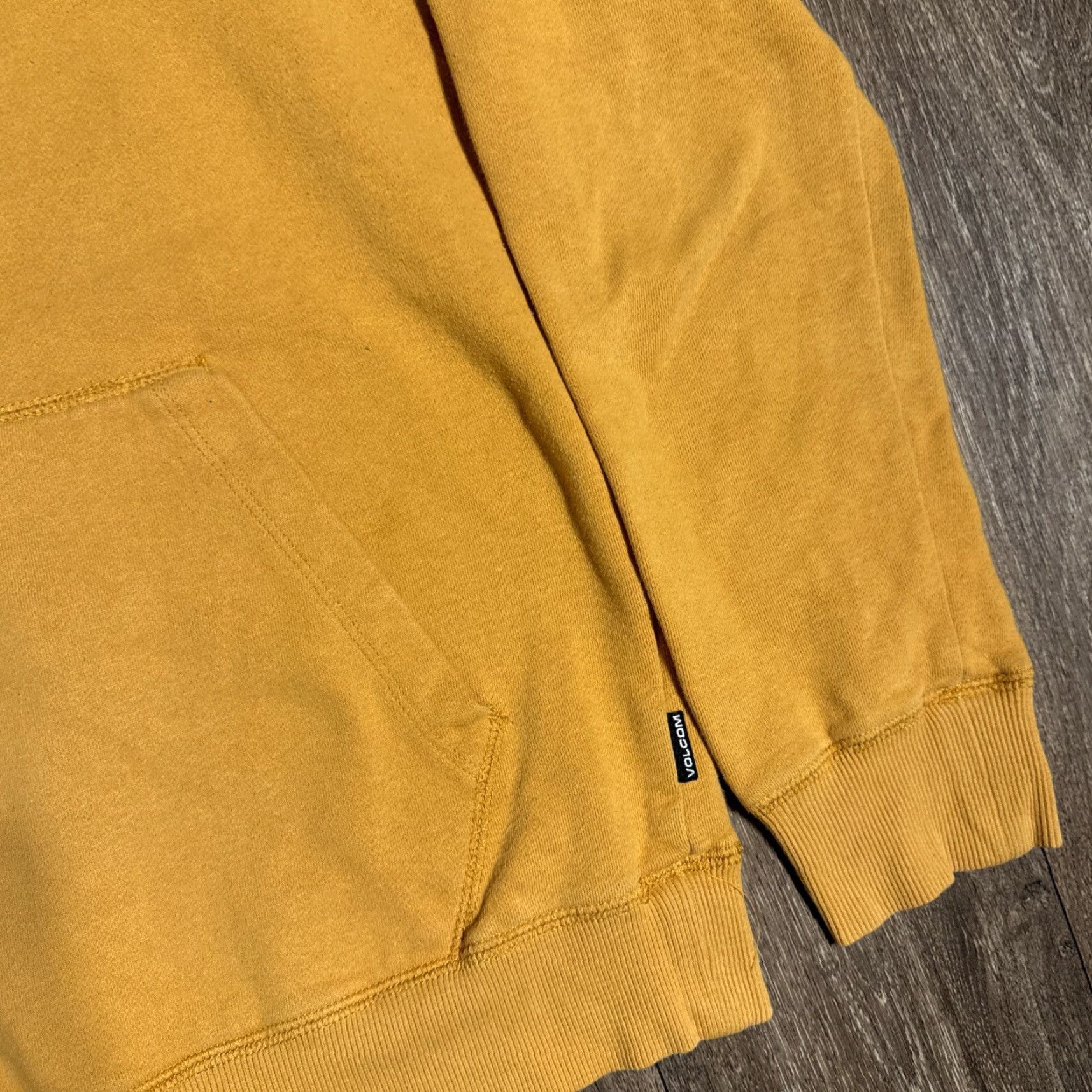 Volcom VINTAGE Volcom Magnetic Wave Operations Double Sided Yellow Hoodie Sweatshirt Mens M Yellow Pullover Skate Surf 90s Size US M / EU 48-50 / 2 - 3 Thumbnail