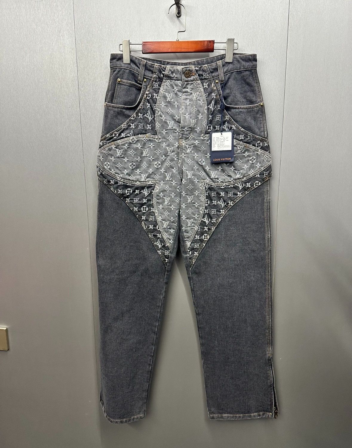 Louis Vuitton Louis Vuitton FW23 Logo monogrammed irregularly cut casual Size US 30 / EU 46 - 1 Thumbnail