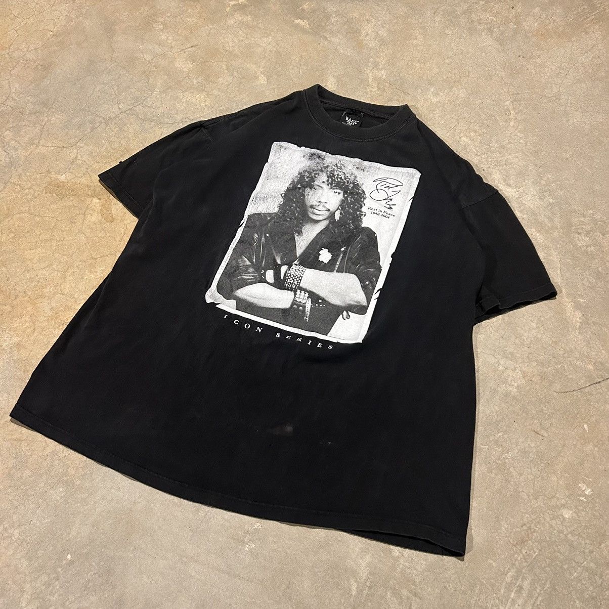 Band Tees × Vintage Crazy Vintage 2004 Rick James Memorial Portrait Tee Faded Size US XXL / EU 58 / 5 - 2 Thumbnail