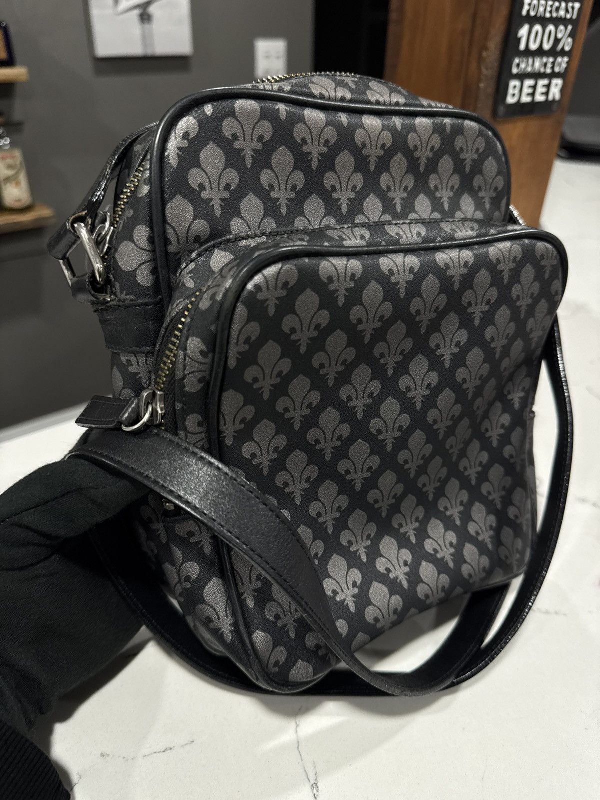 Patrick Cox Vintage Patrick Cox Fleur-De-Lis Monogram Side Bag Size ONE SIZE - 4 Thumbnail