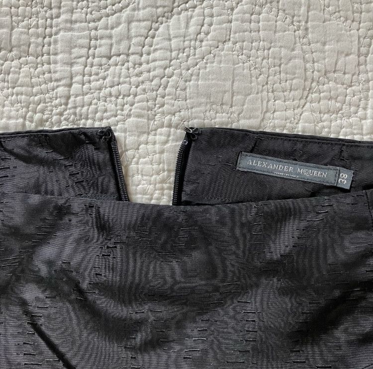 Alexander McQueen Alexander McQueen Textured Black Pencil Skirt Size 38" / US 16 / IT 52 - 7 Thumbnail