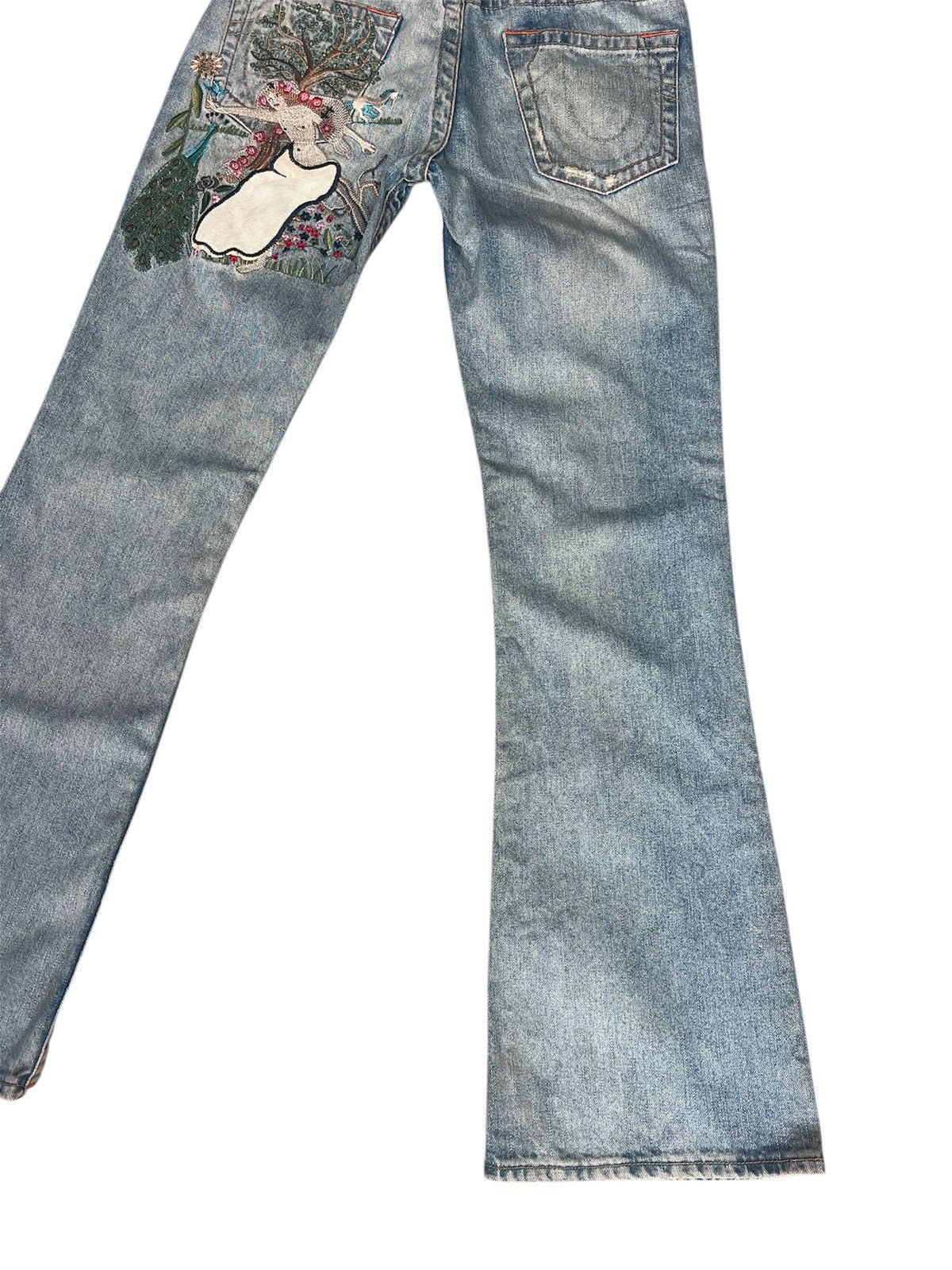 True Religion Vintage True Religion Embroidered Flared Bobby Jeans Size US 29 - 5 Thumbnail