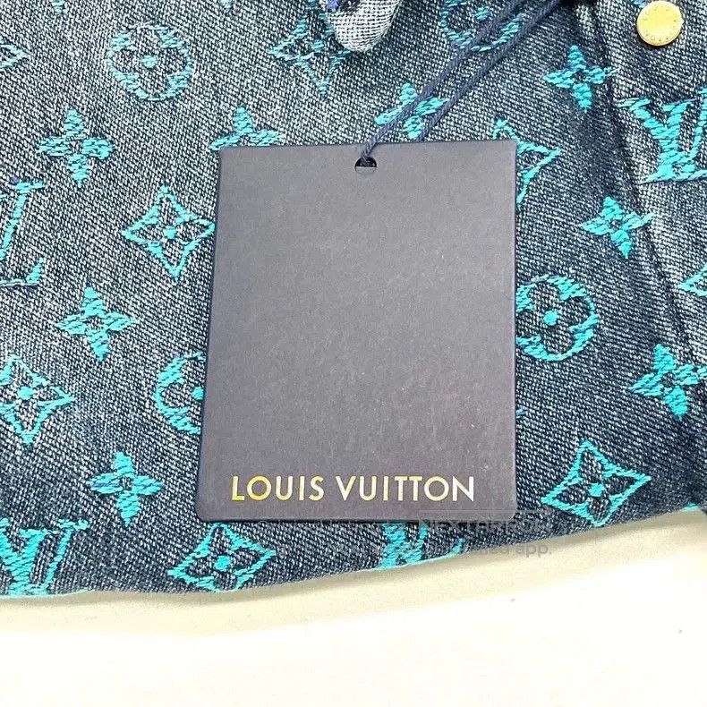 Louis Vuitton Louis Vuitton Lv23SS Showpiece Graded Rainbow Monogram Shir Size US L / EU 52-54 / 3 - 6 Thumbnail