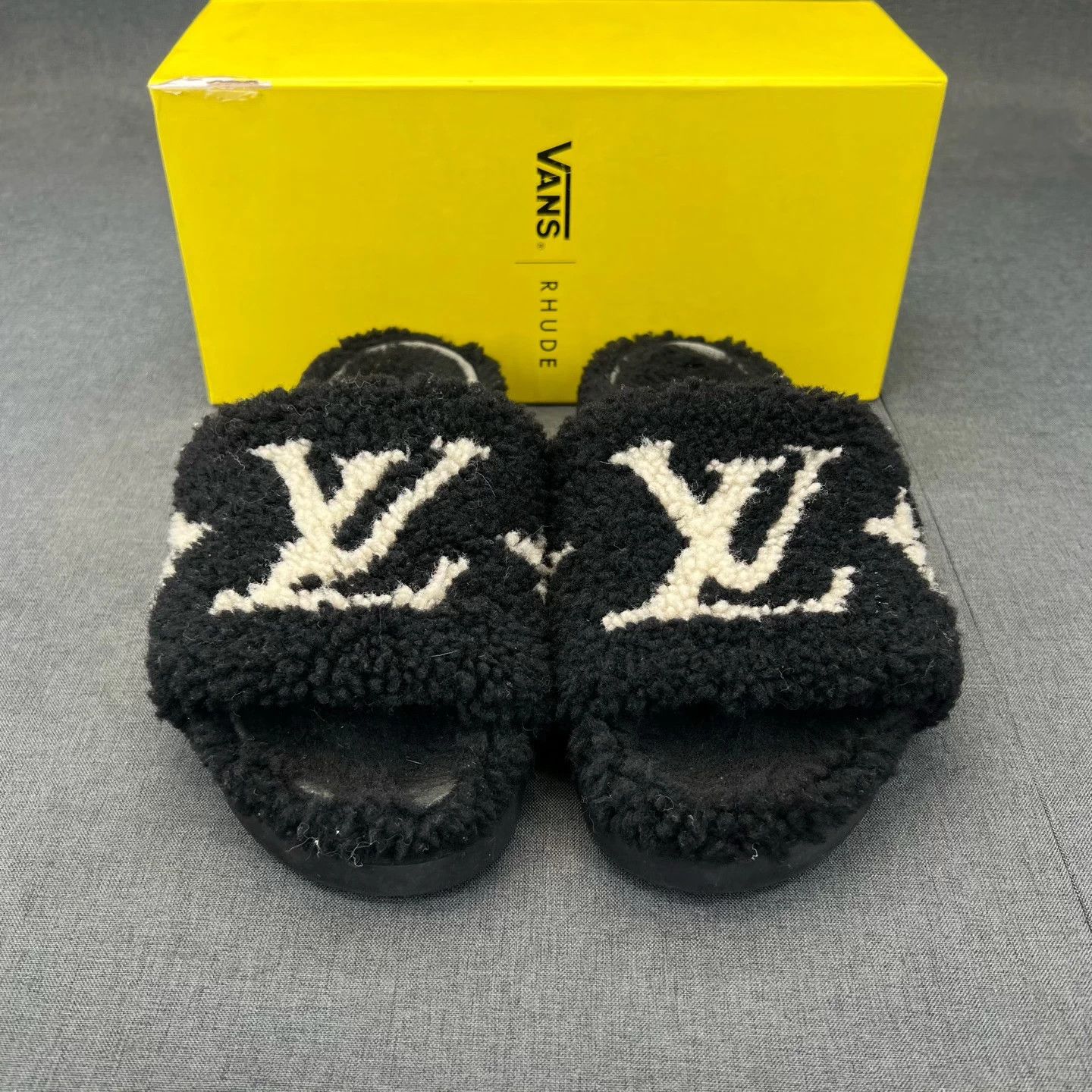 Louis Vuitton LV Paseo Teddy Fleece Black Slippers 38 Size US 7 / IT 37 - 4 Thumbnail