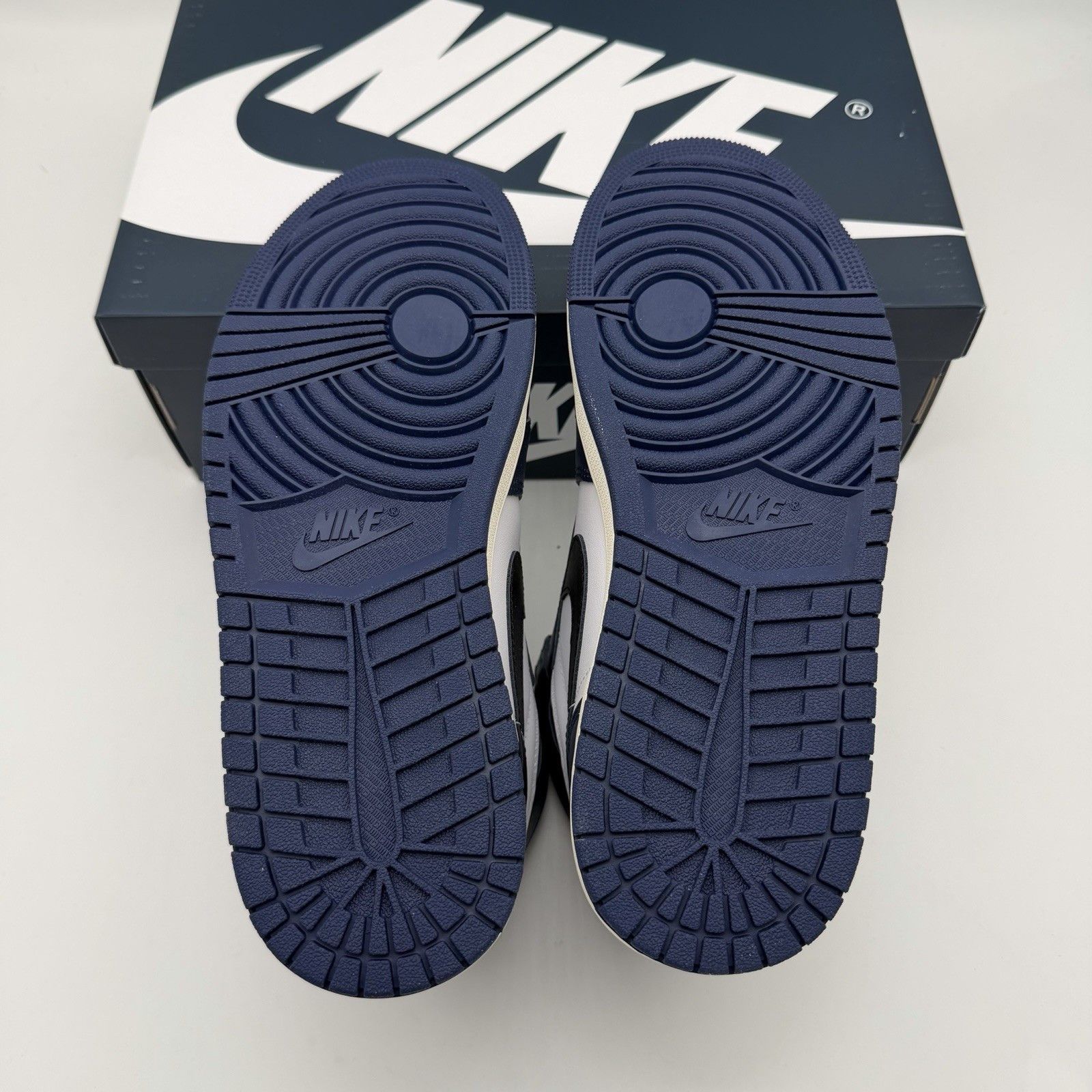 Nike Air Jordan 1 Retro High OG 'Midnight Navy' Size US 10 / EU 43 - 6 Thumbnail