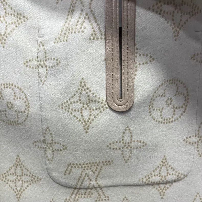 Louis Vuitton Louis Vuitton size os Full printed shawl Cape Size US M / EU 48-50 / 2 - 3 Thumbnail