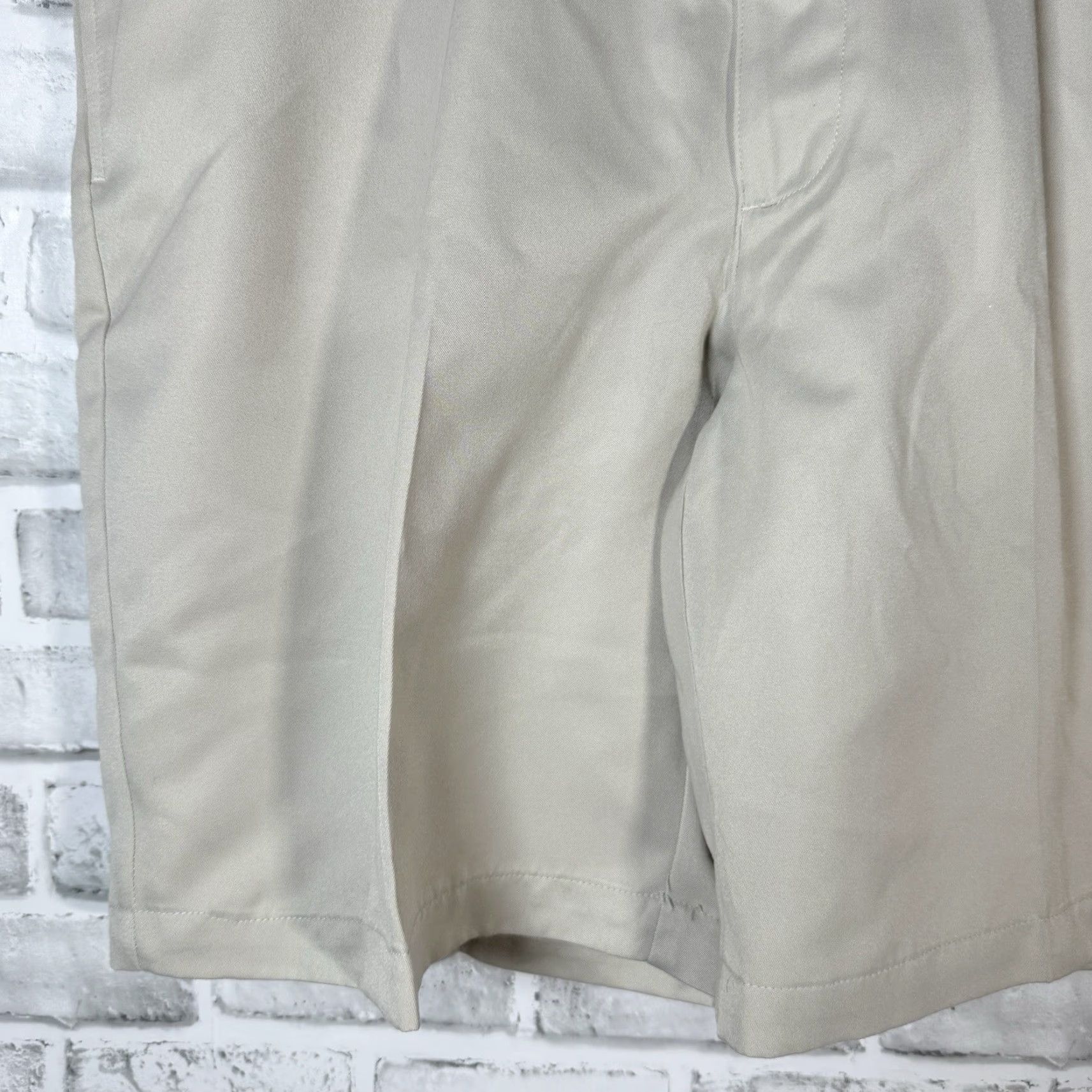Roundtree & Yorke NWT Roundtree & Yorke Beige 100% Polyester Casual Shorts Mens Size 38 Size US 38 / EU 54 - 3 Thumbnail