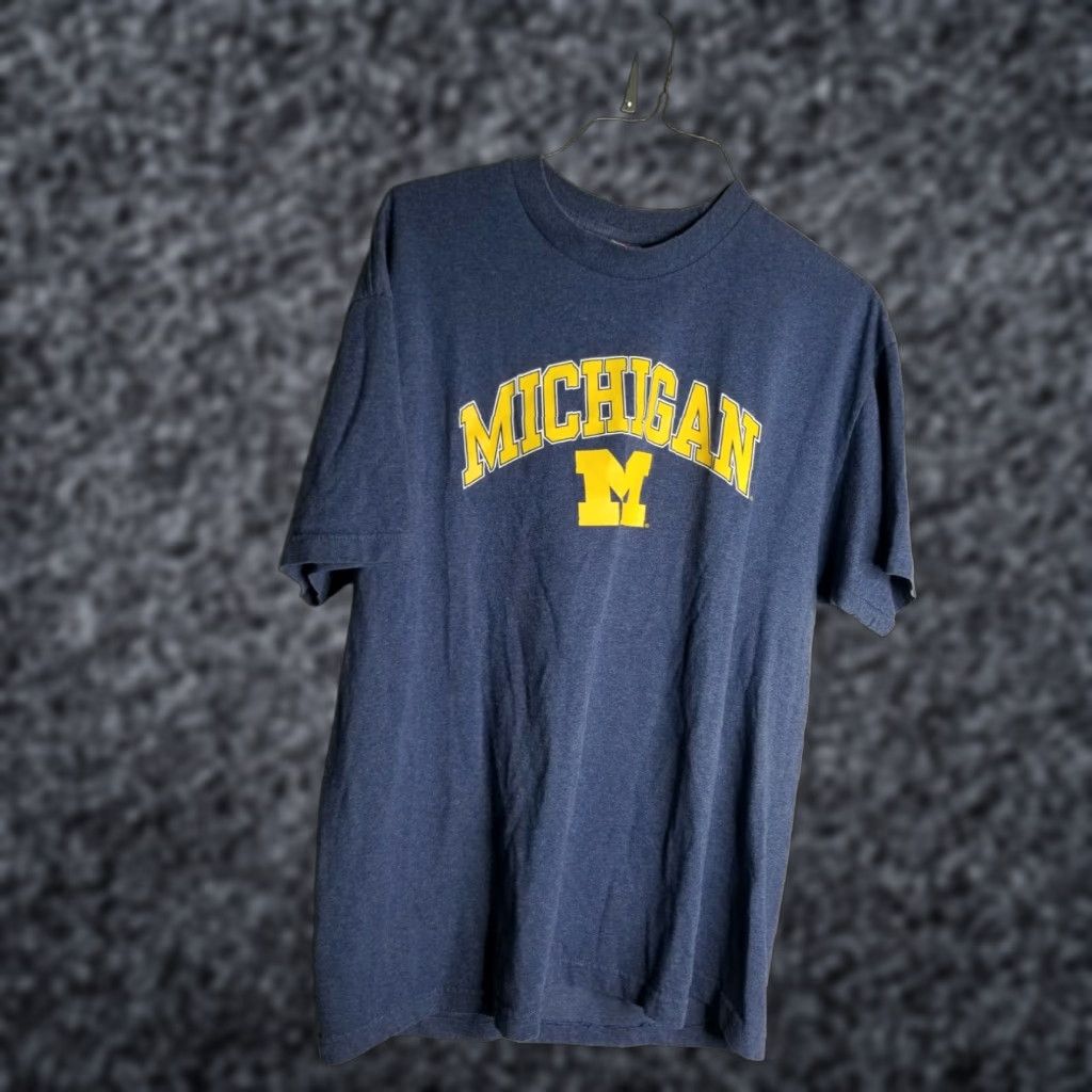 Spell VINTAGE University of Michigan 90s Mens XL Navy Blue Faded Spell Out Cotton T-Shirt Size US XL / EU 56 / 4 - 1 Thumbnail