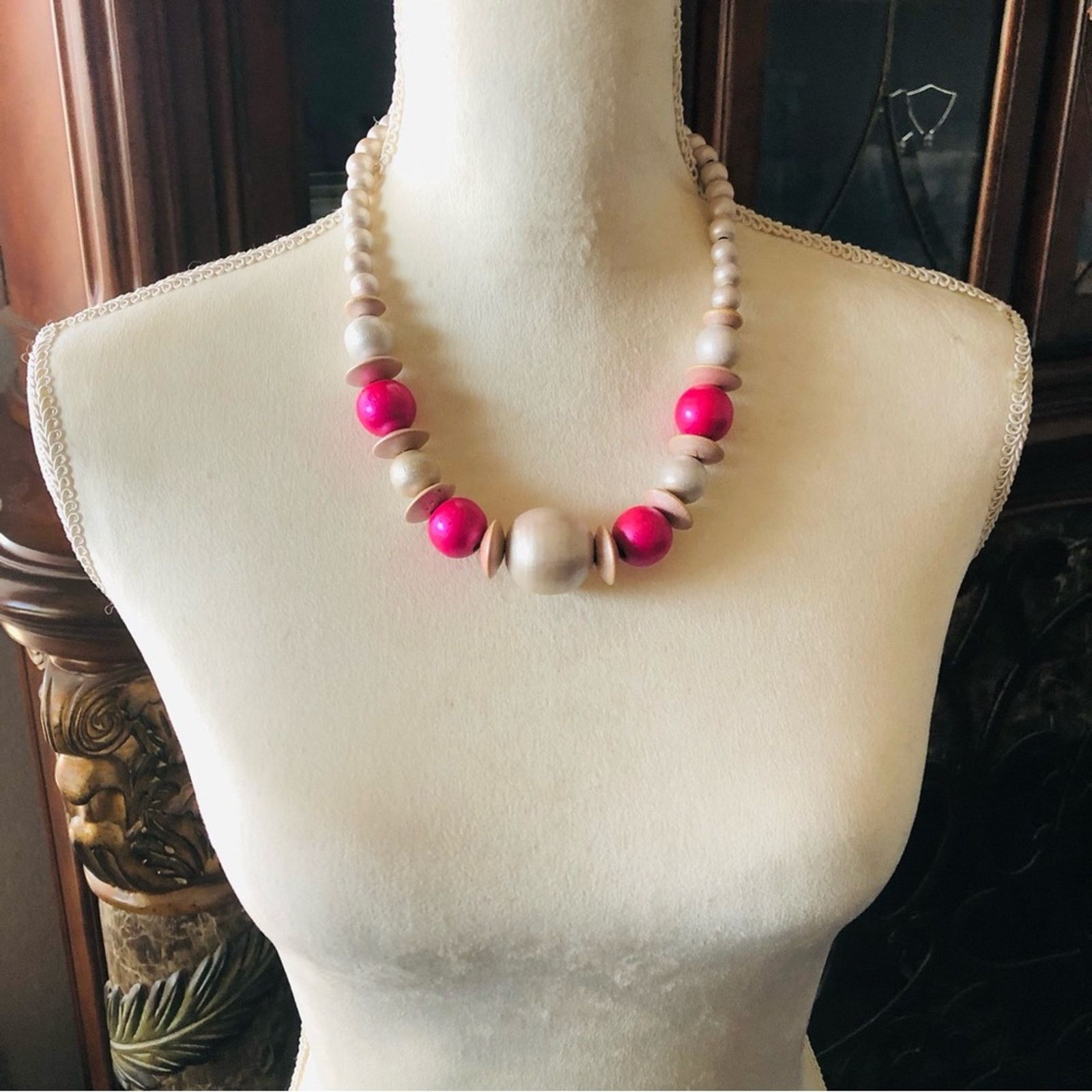 Vintage Vintage pink and pearl tone wood bead necklace Size ONE SIZE - 5 Thumbnail
