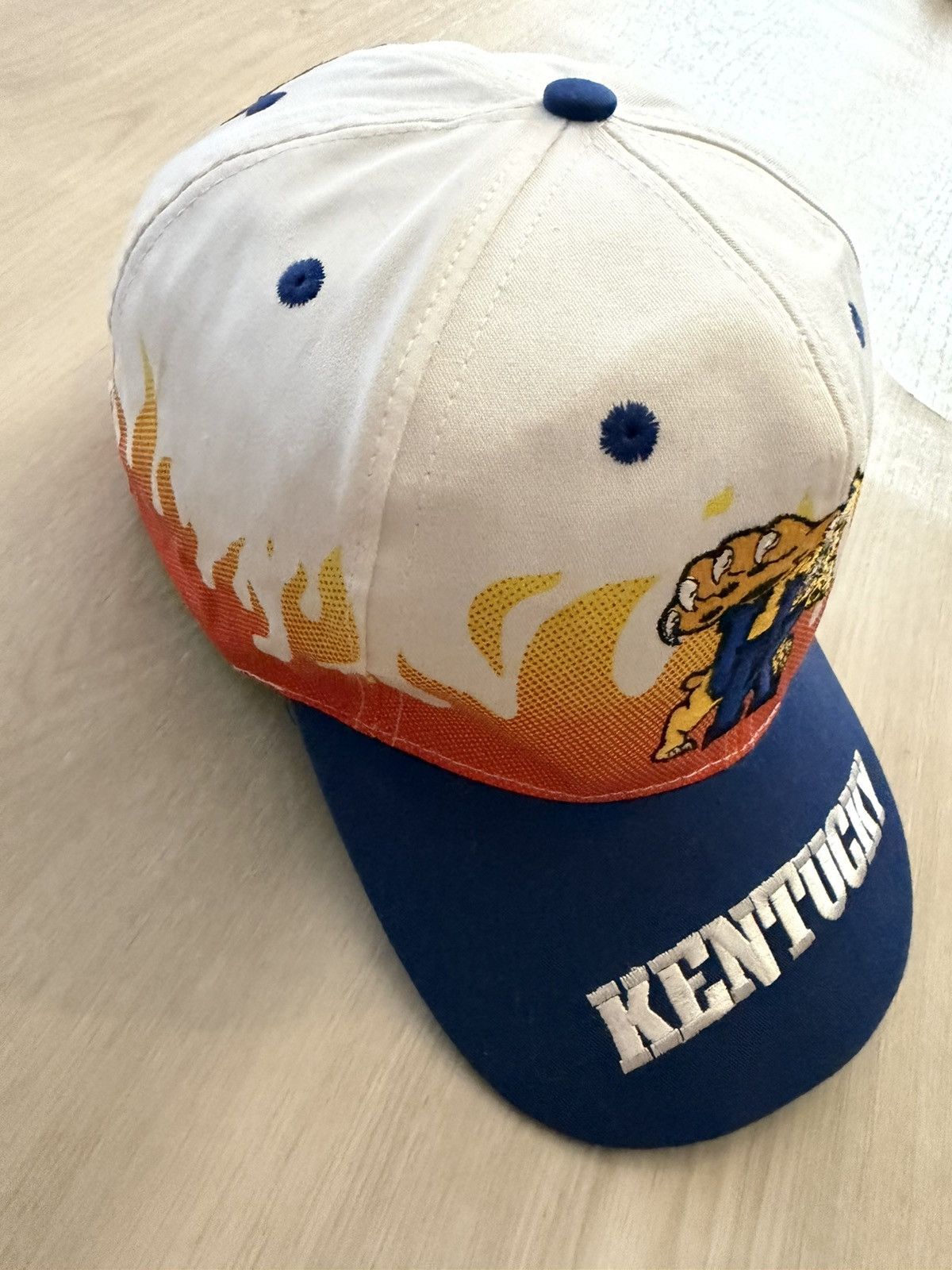 Vintage Vintage NCAA Front Row 90s Kentucky Wildcats On Fire Flames Size ONE SIZE - 4 Thumbnail