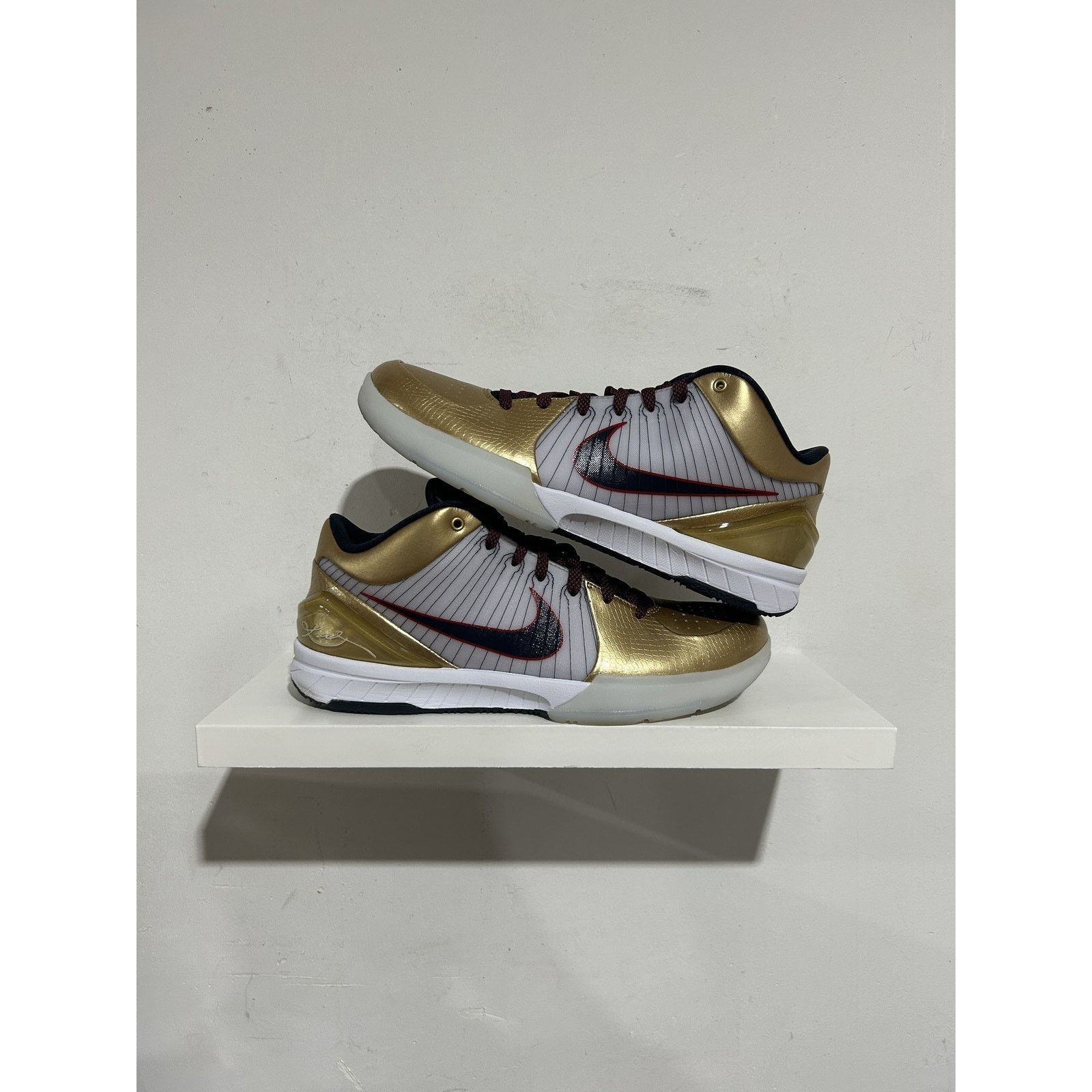 Other KOBE 4 PROTRO GOLD MEDAL 2024 SIZE 10.5 PREOWNED Size US 10.5 / EU 43-44 - 1 Thumbnail