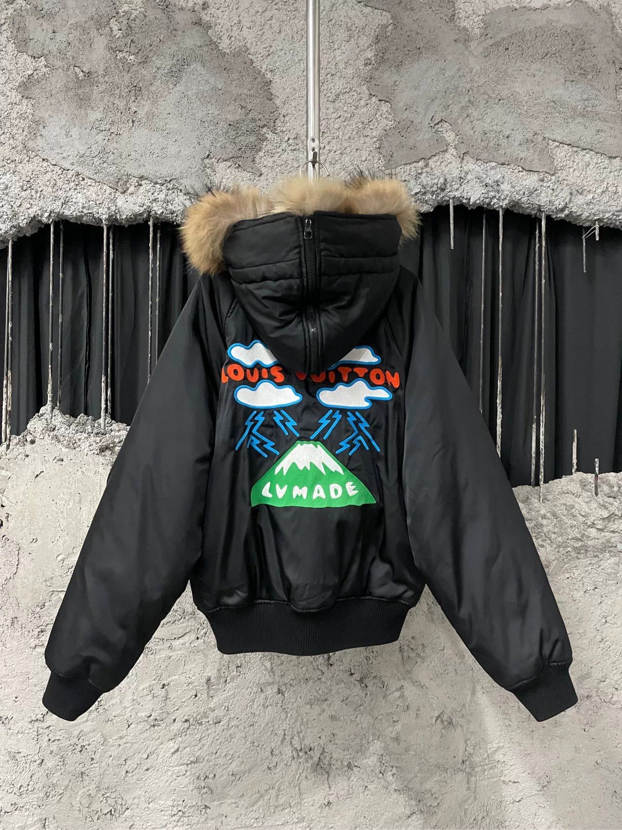 Louis Vuitton louis vuitton nigo mount fuji jacket Size US L / EU 52-54 / 3 - 1 Thumbnail