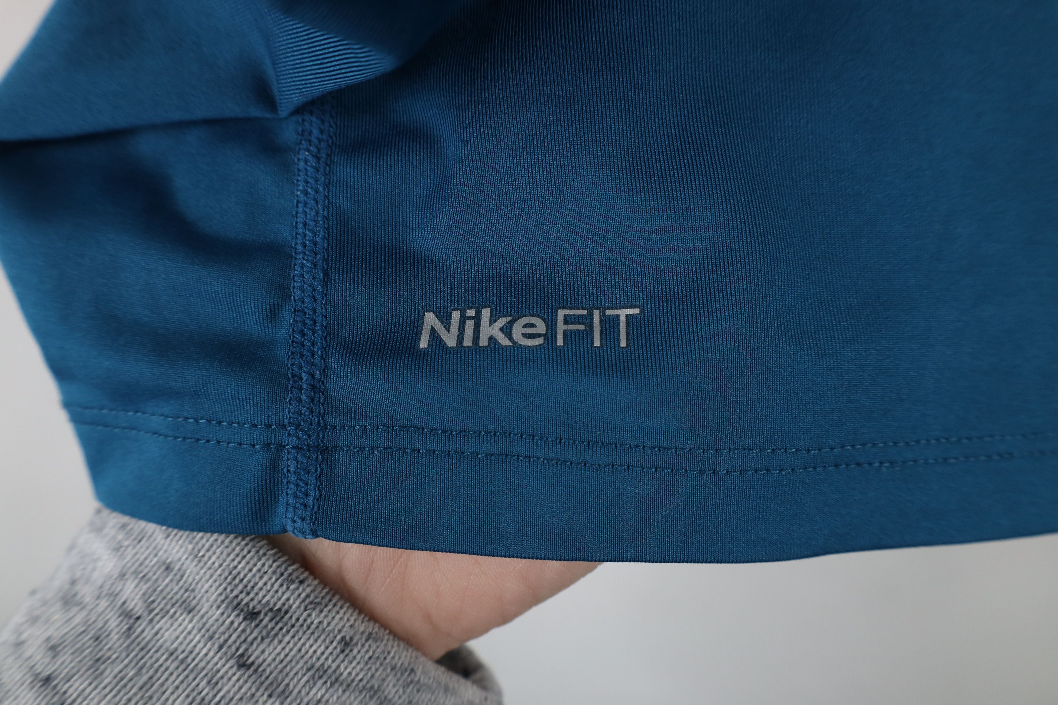 Nike × Vintage Nike Pro Combat Compression Gym Training V-Neck T-Shirt Blue Size S / US 4 / IT 40 - 6 Thumbnail