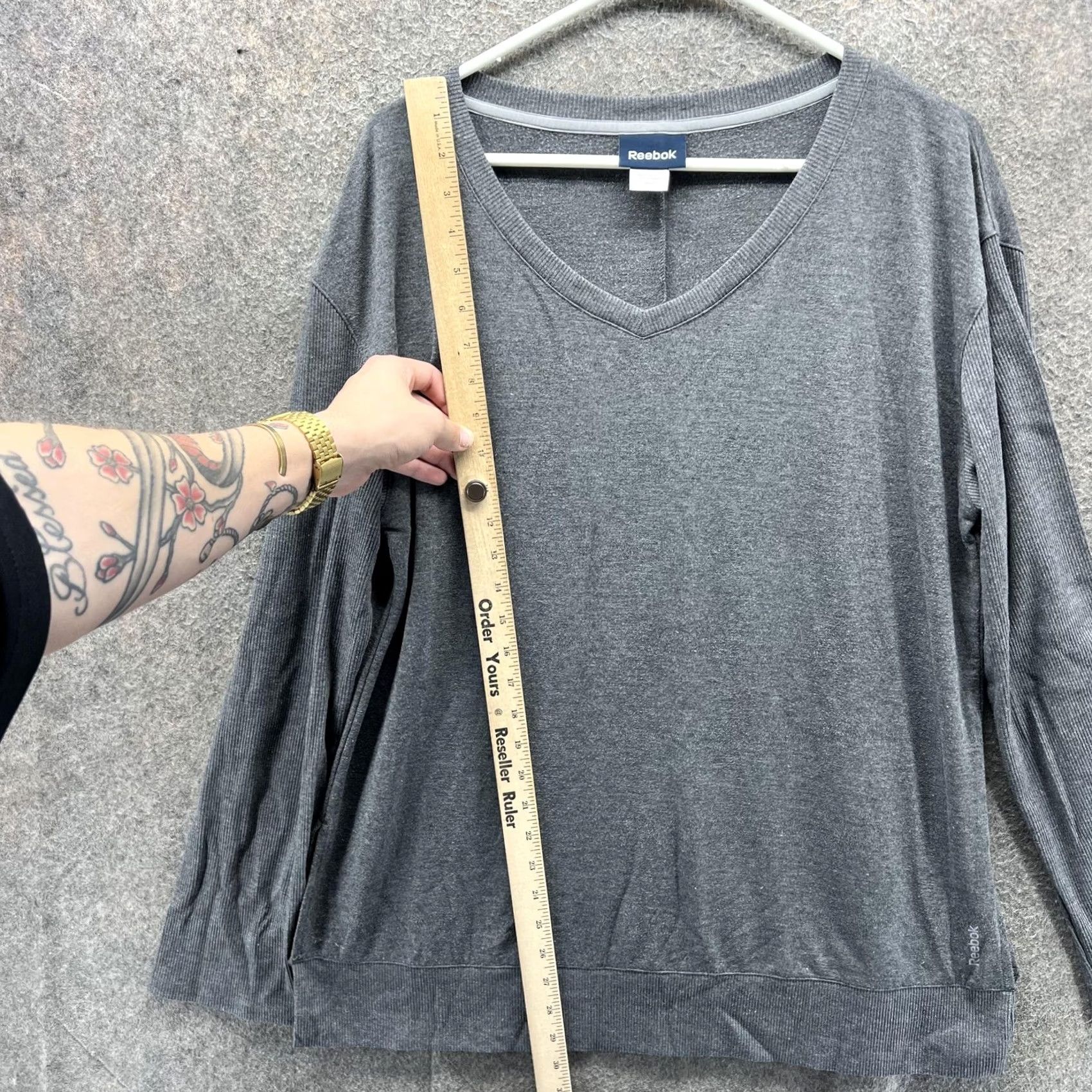 Reebok Reebok Sweatshirt Womens 2XL Gray V Neck Lightweight Pullover Top Knit Heather Shirt Womens 2XL Gray V-Neck Pullover Lightweight Activewear Size XXL / US 16-18 / IT 52-54 - 4 Thumbnail