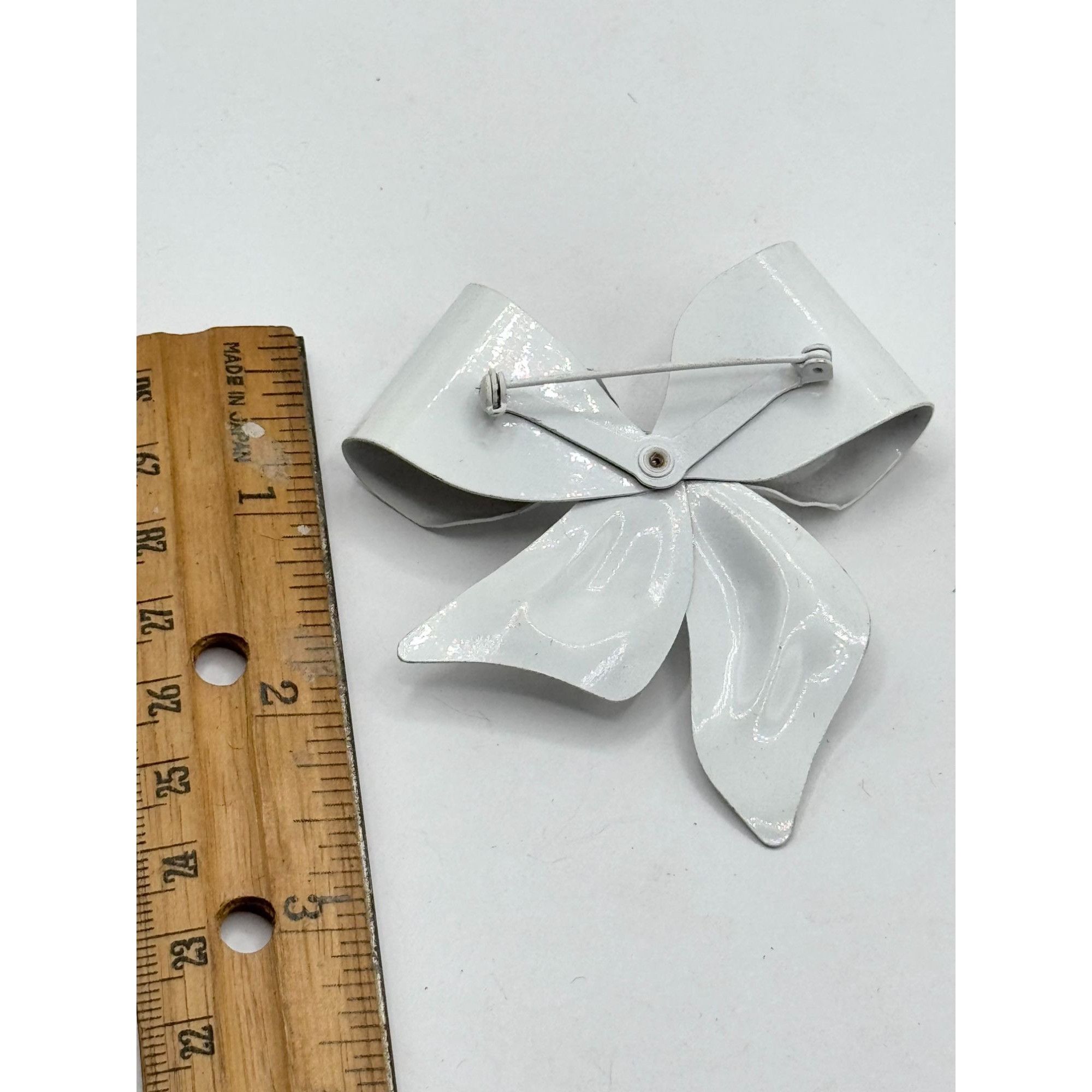 Vintage Vintage white enamel rhinestone bow brooch pin Size ONE SIZE - 4 Thumbnail