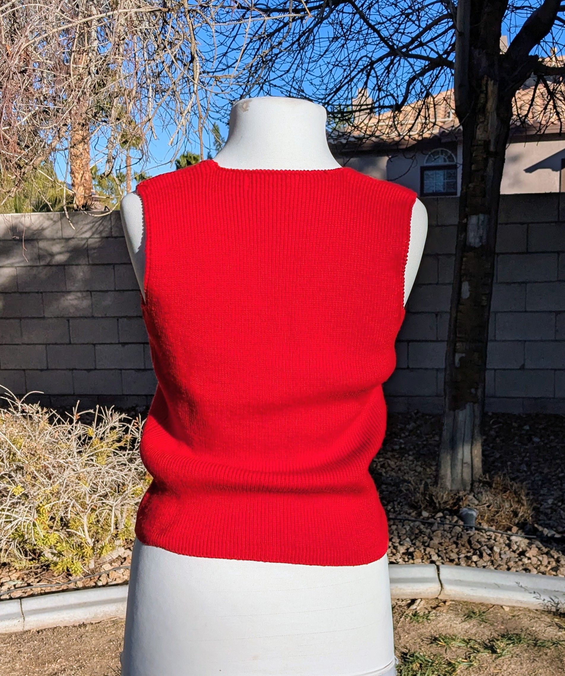 Other Vintage Scarlet Red Button Petite Japanese Knit Sweater Vest Size S / US 4 / IT 40 - 4 Thumbnail