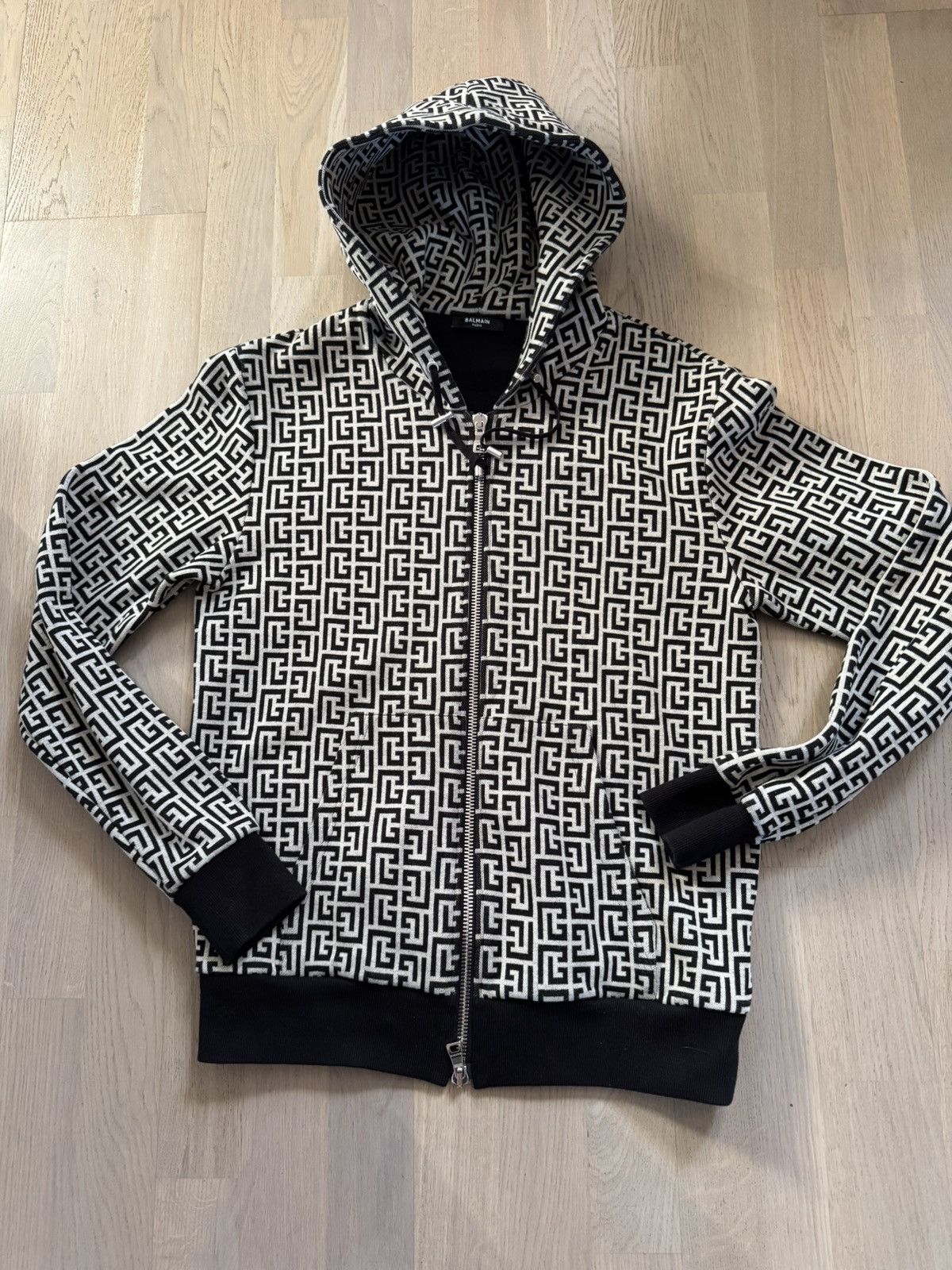 Balmain BALMAIN hoodie STUDY measurements in photos BY TAPE MEASURE Size US S / EU 44-46 / 1 - 3 Thumbnail