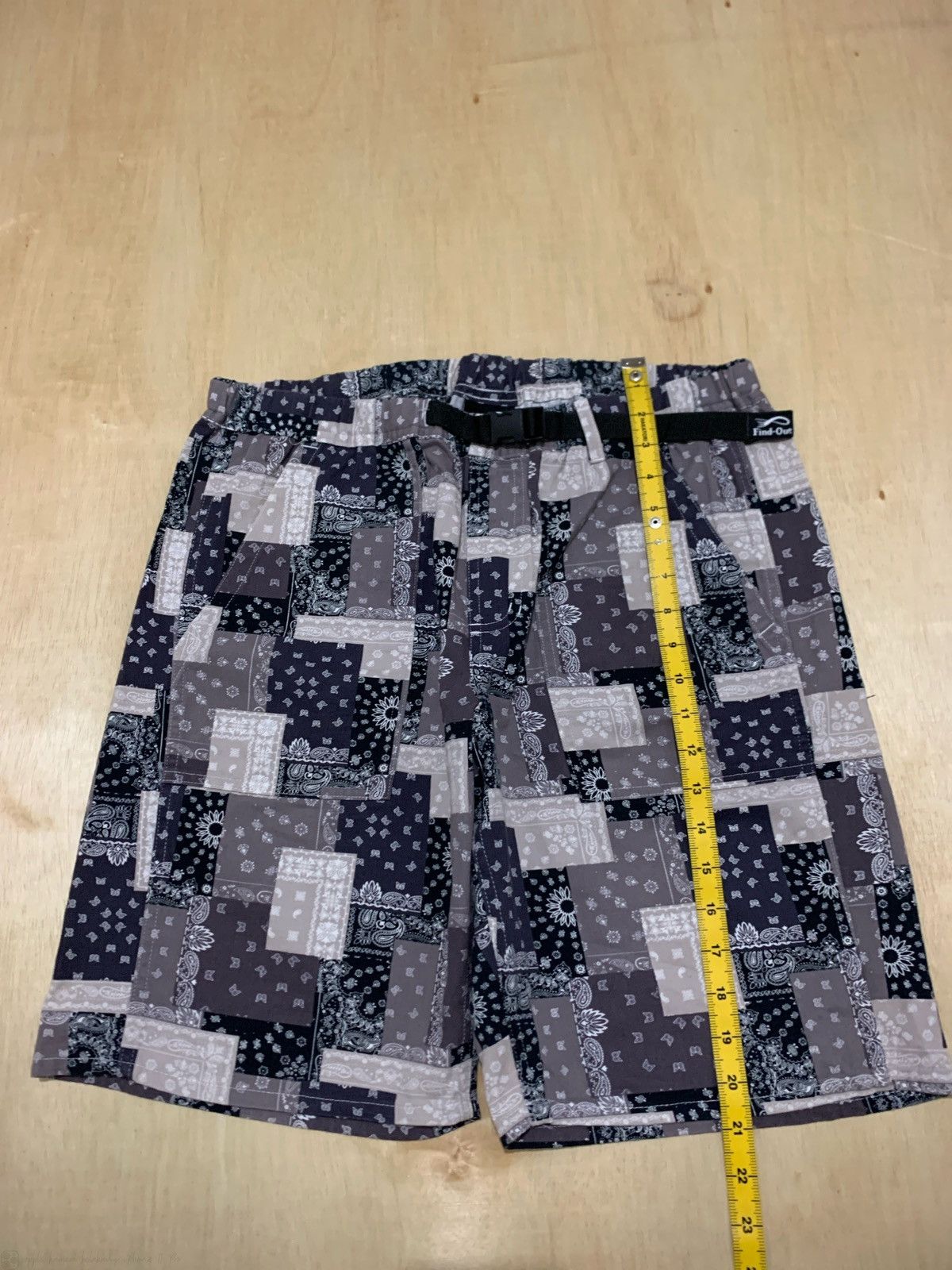 20471120 × Japanese Brand Bandana Find-Out Short pants Size US 33 - 12 Thumbnail