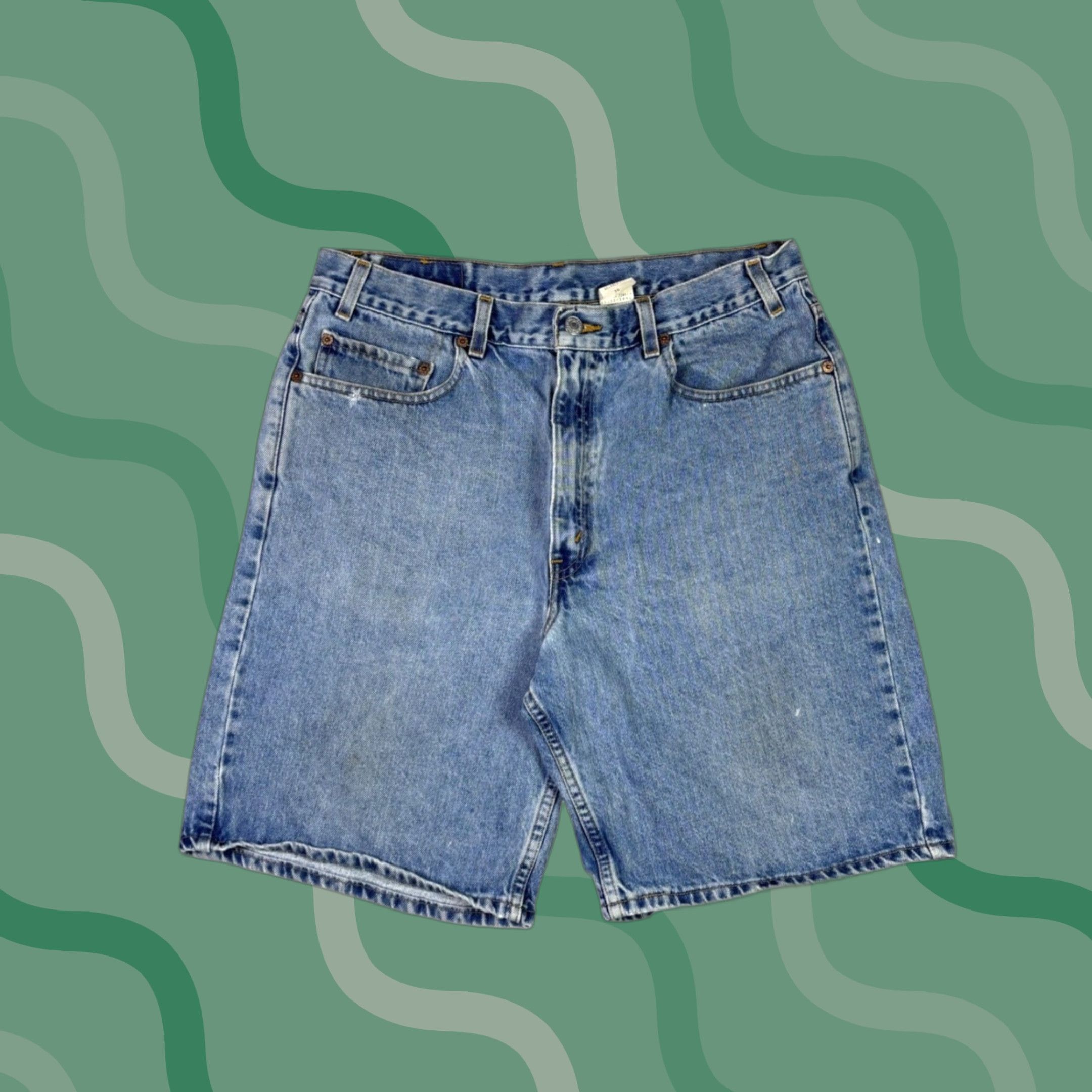 Levi's VINTAGE Levi's 550 Mens 36 Relaxed Denim Shorts Blue Medium Wash 35550-1891 Bermuda 5-Pocket Design Jeans Shorts Casual Retro 90s Mens Women? Size US 36 / EU 52 - 1 Thumbnail