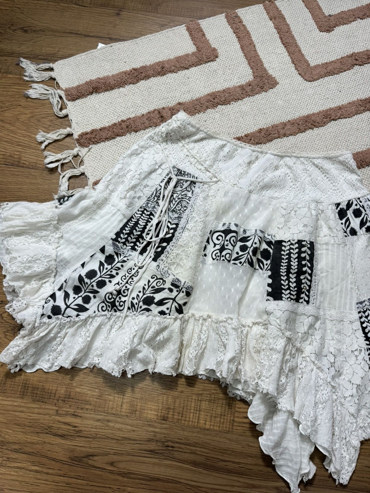 Vintage VINTAGE GUIPURE LACE RUCHES MESH MISI SKIRT Size 30" / US 8 / IT 44 - 4 Thumbnail