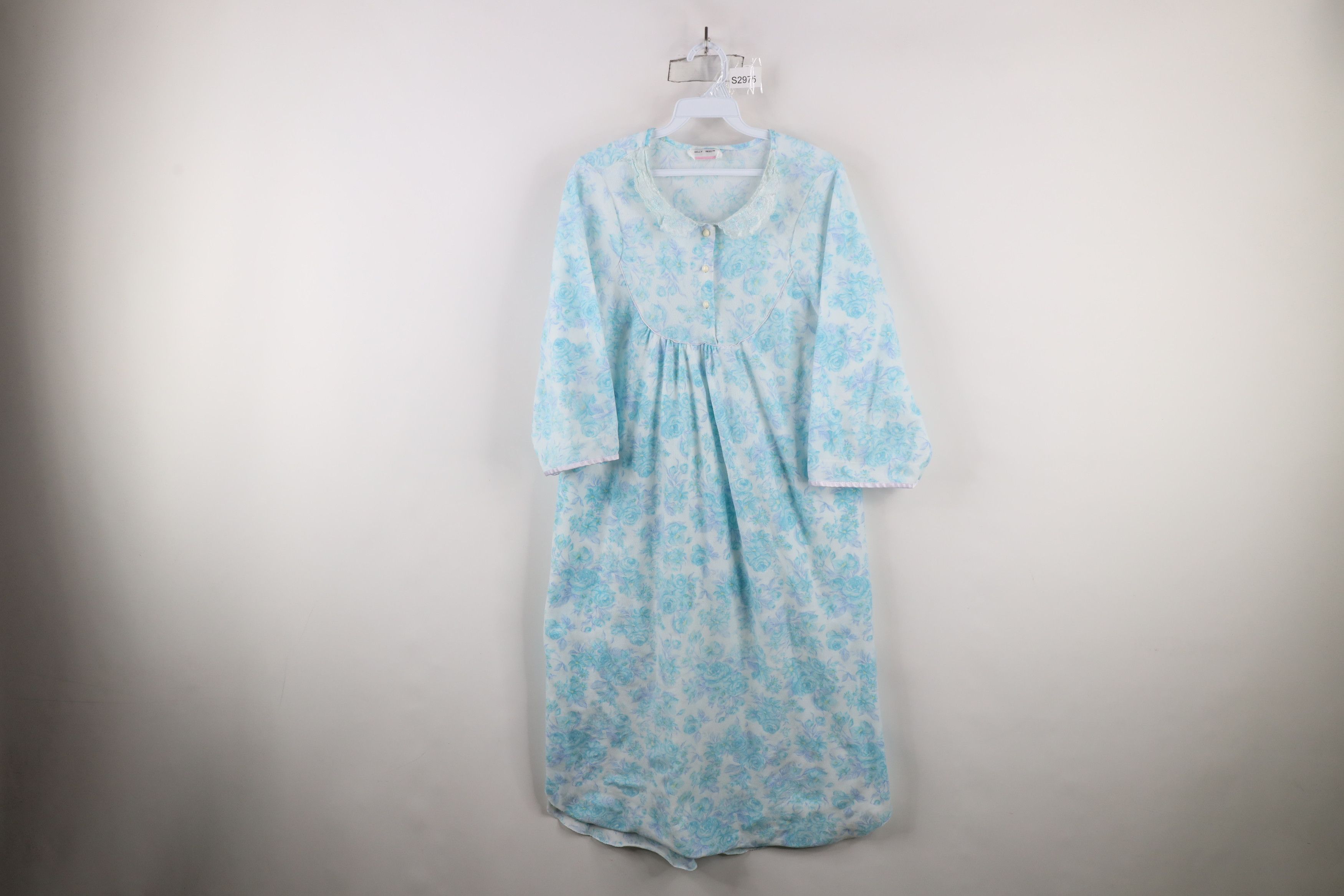Vintage Vintage 90s Streetwear Lace Flower Fleece Night Gown USA Size L / US 10 / IT 46 - 1 Thumbnail