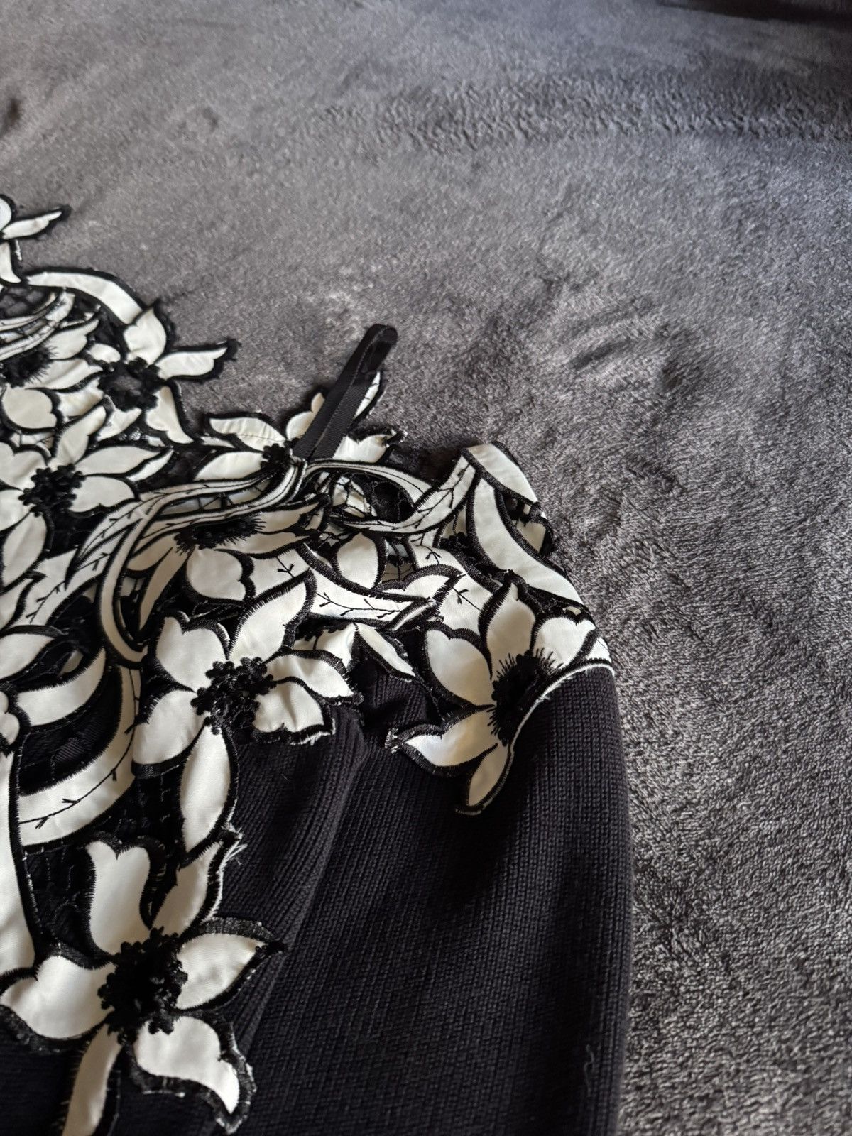 Sacai Sacai Black & White Floral sweaters RARE japanesse brand Size S / US 4 / IT 40 - 5 Thumbnail